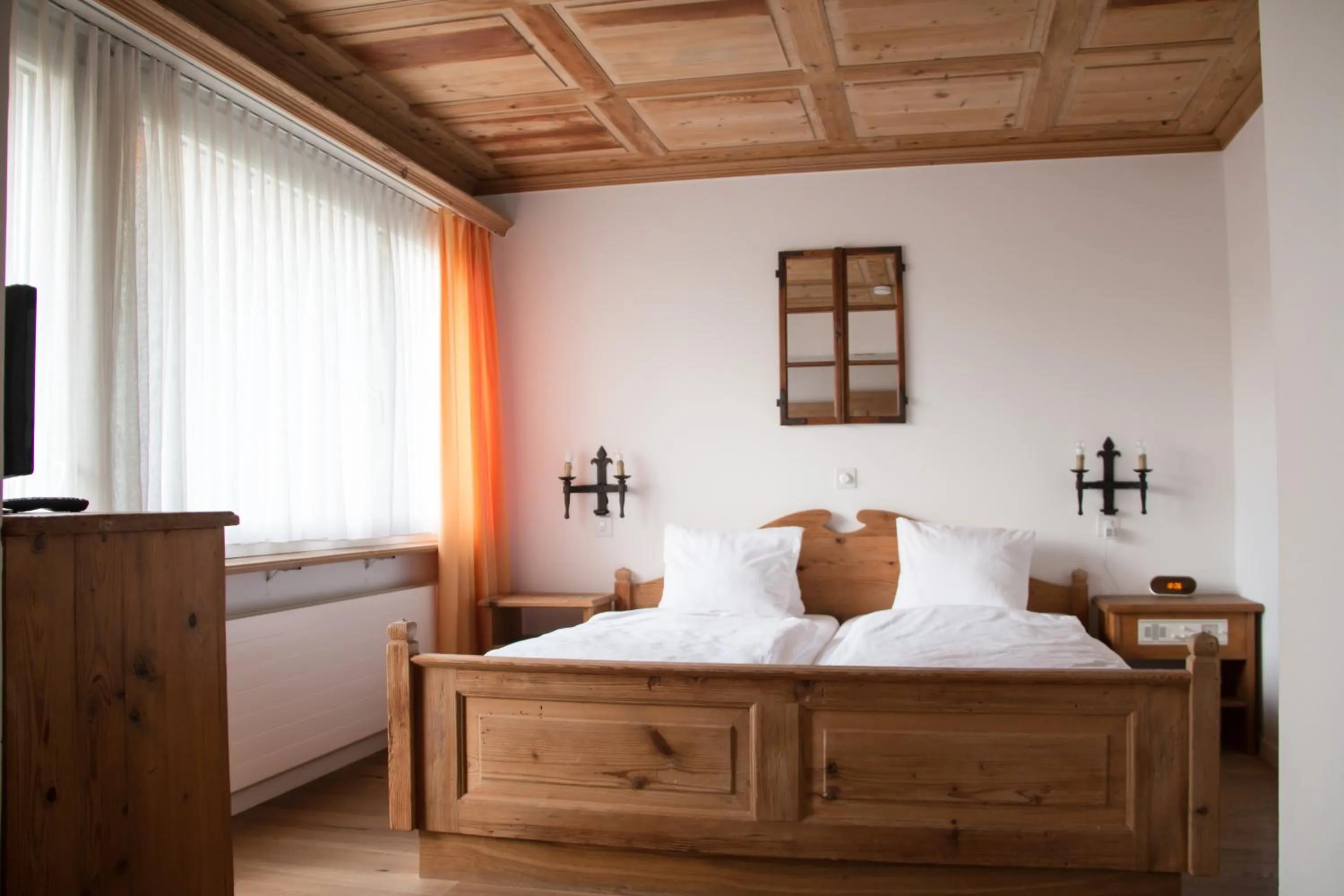 Photo of the whole room, Bed in Hotel Restaurant Chesa