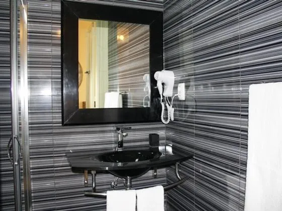 Bathroom in Pedra Iberica