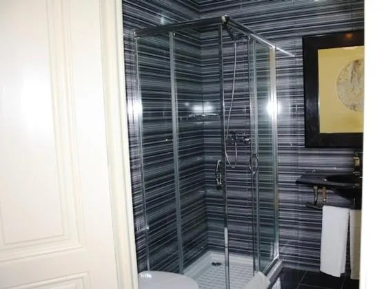 Bathroom in Pedra Iberica