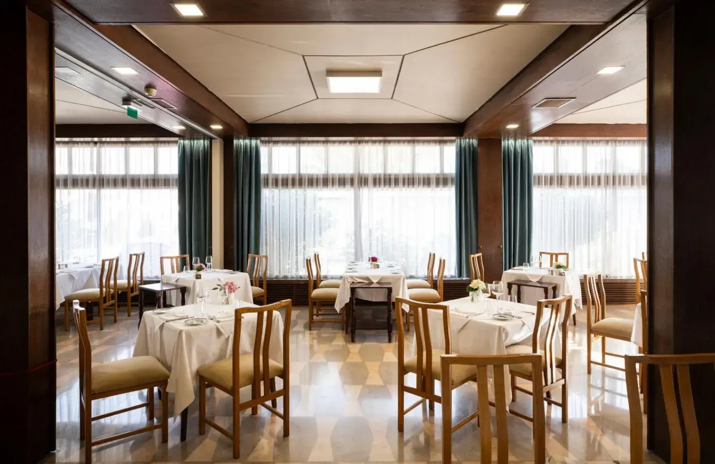 Restaurant/places to eat in Hotel Fatima Center Restaurant/places to eat in Hotel Fatima Center