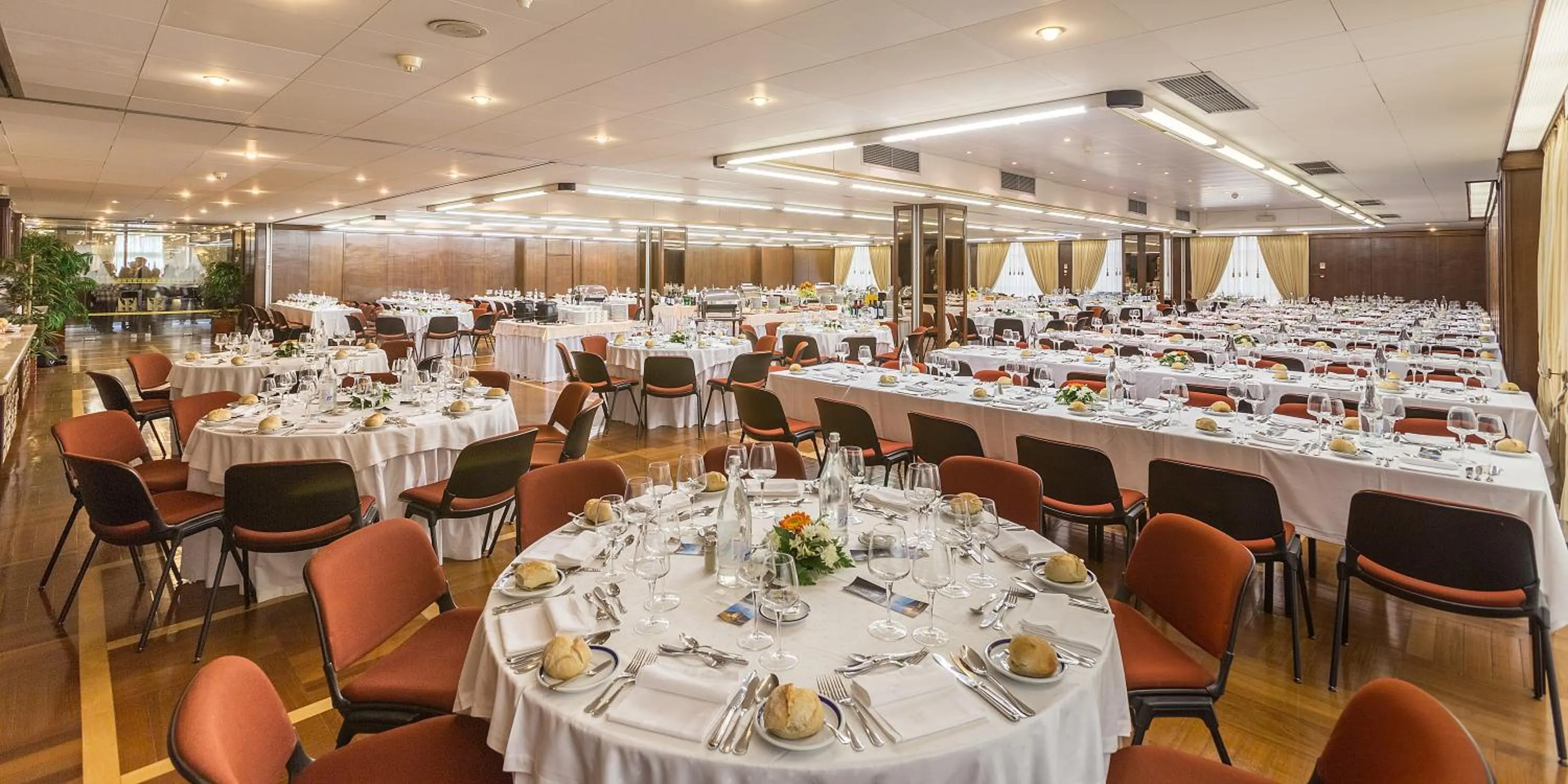 Restaurant/places to eat in Hotel Fatima Center