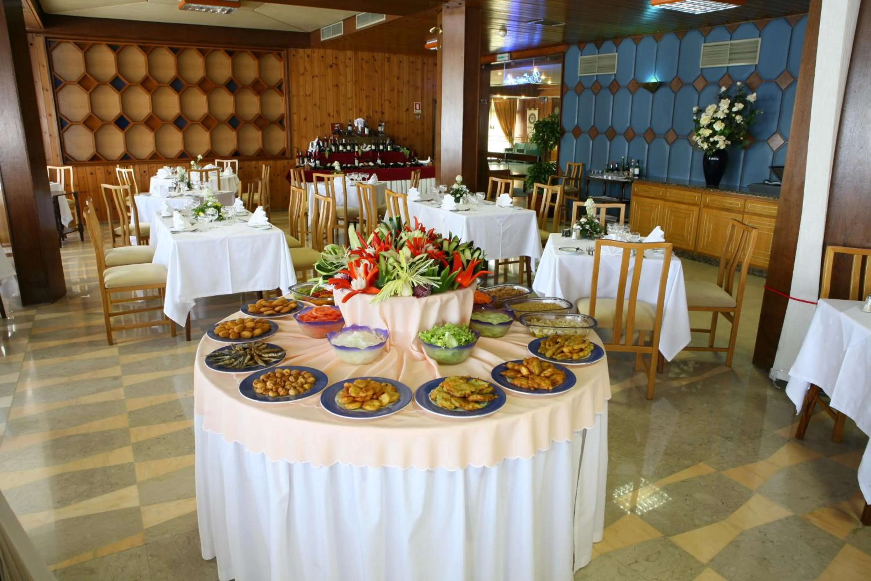 Restaurant/places to eat in Hotel Fatima Center