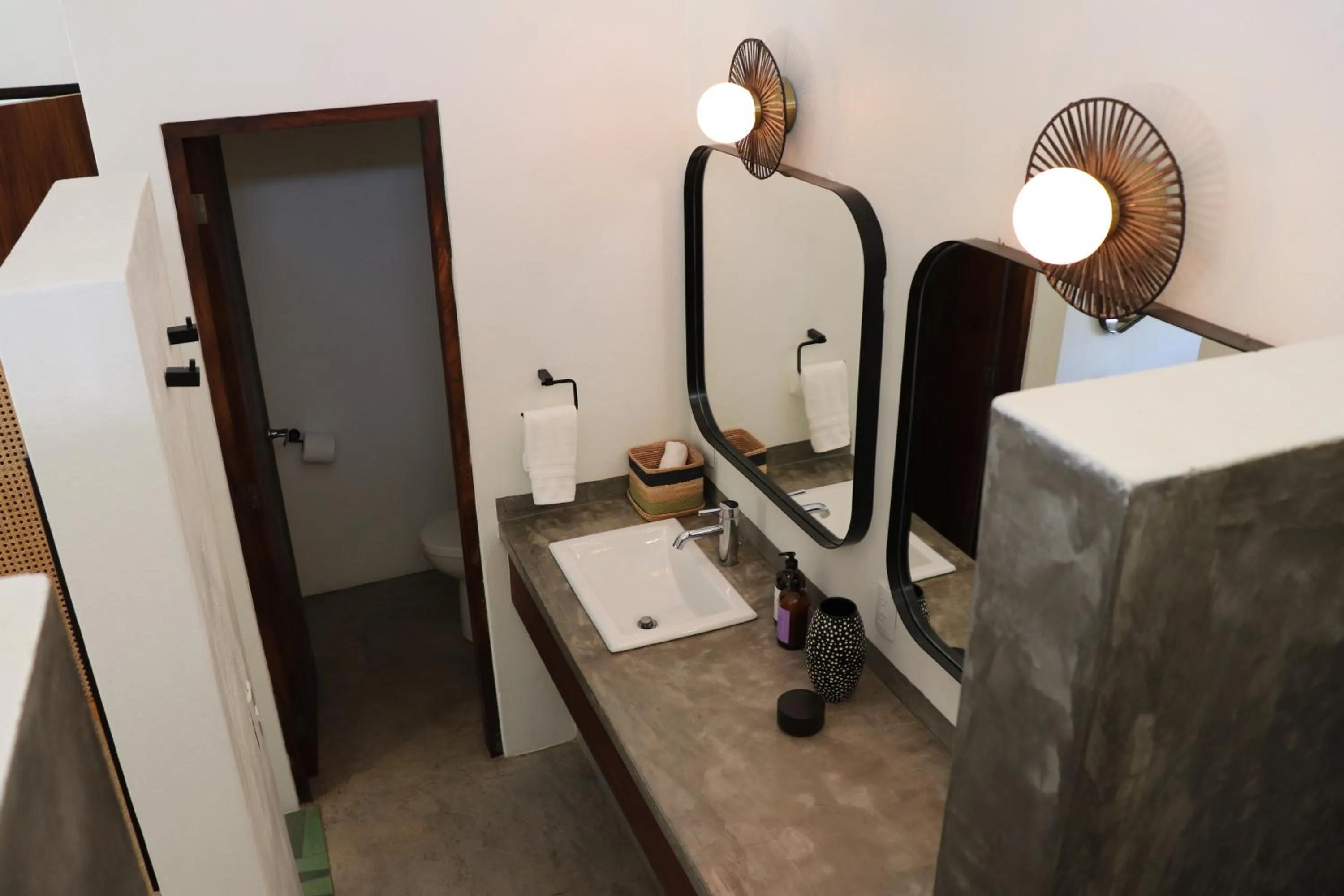 Bathroom, Bed in Residencia Tropical Don Bonito