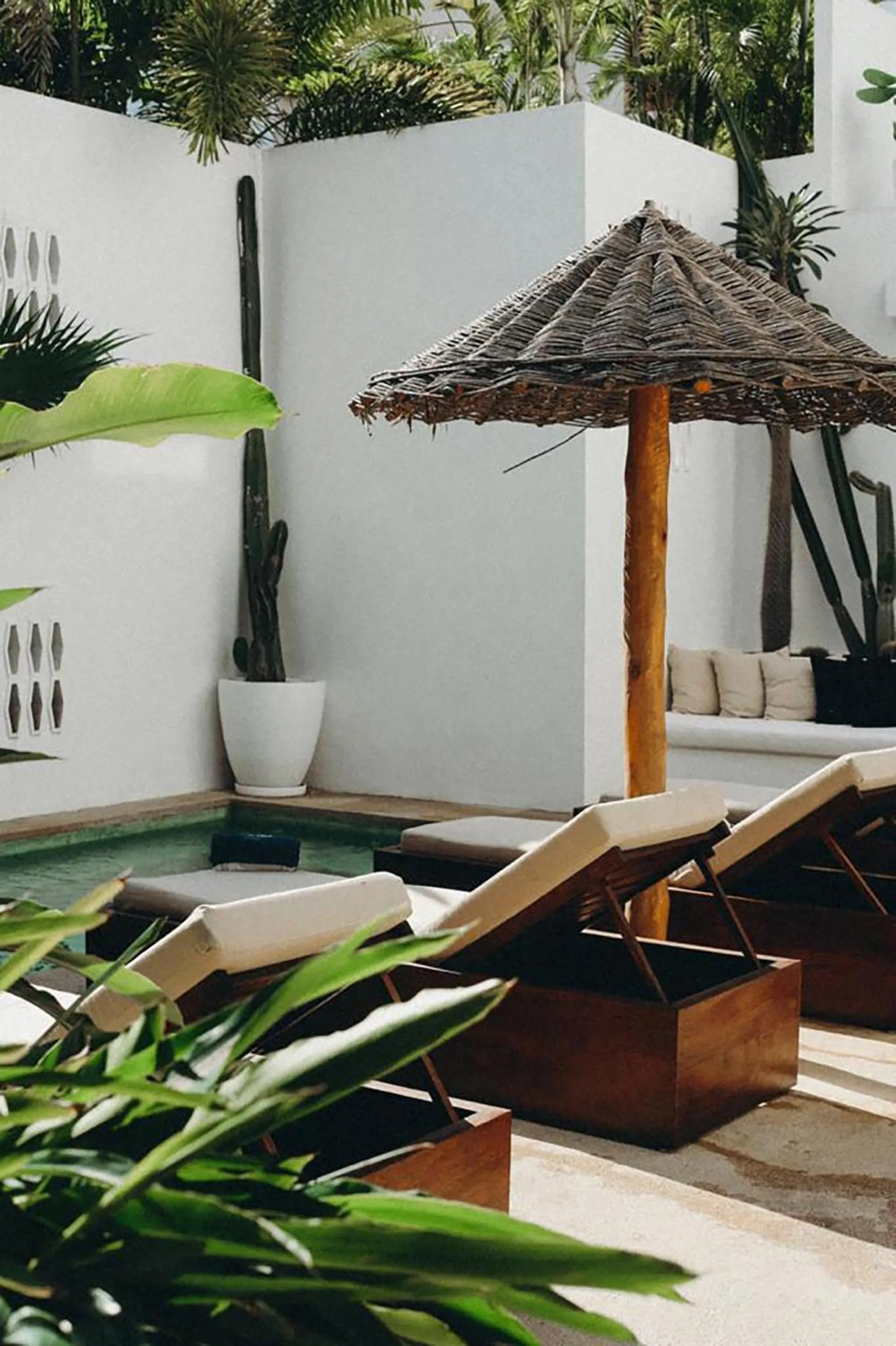 Swimming pool in Residencia Tropical Don Bonito