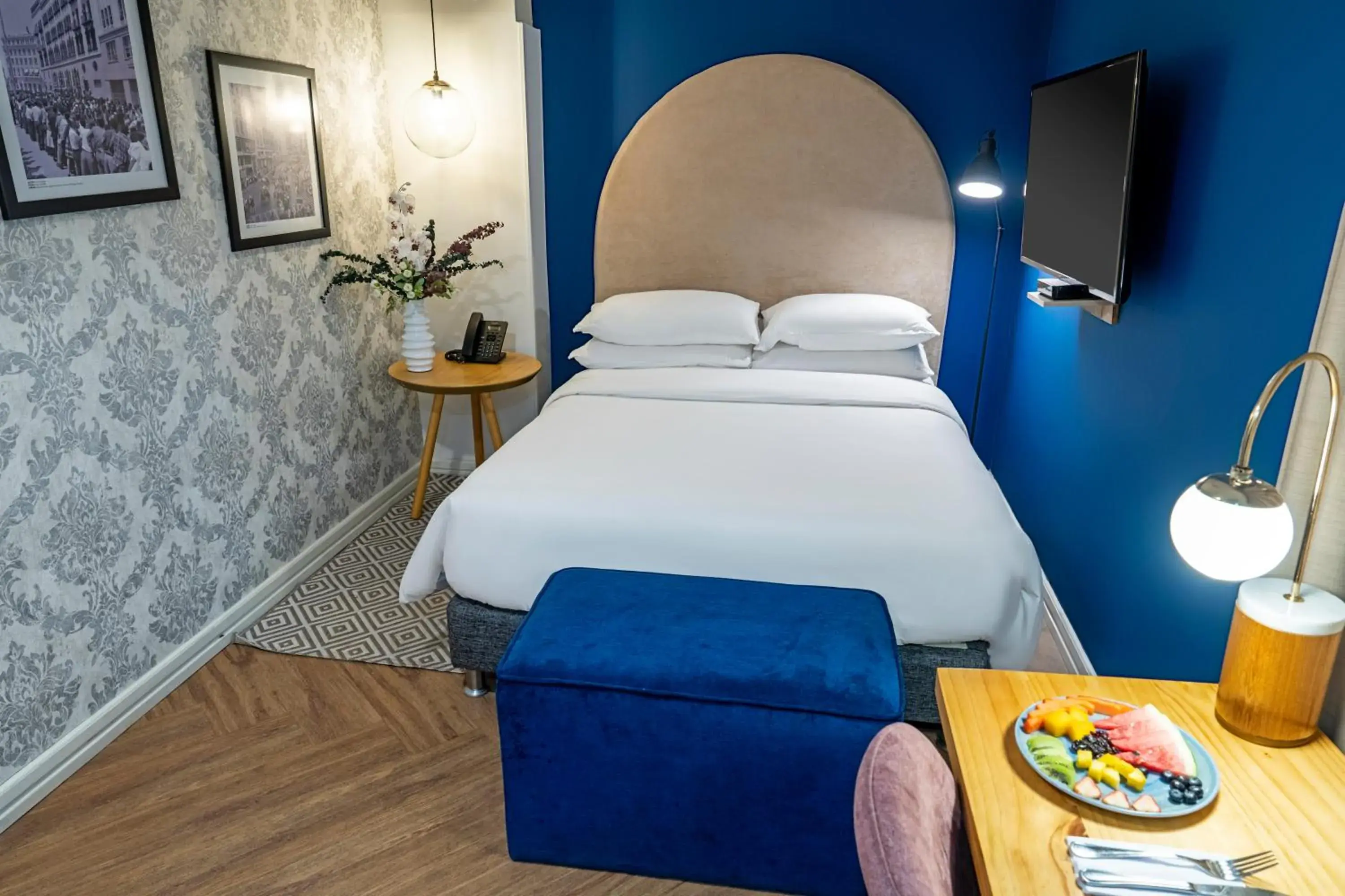 1 Queen Bed in Faranda Collection Cali, a member of Radisson Individuals 1 Queen Bed in Faranda Collection Cali, a member of Radisson Individuals