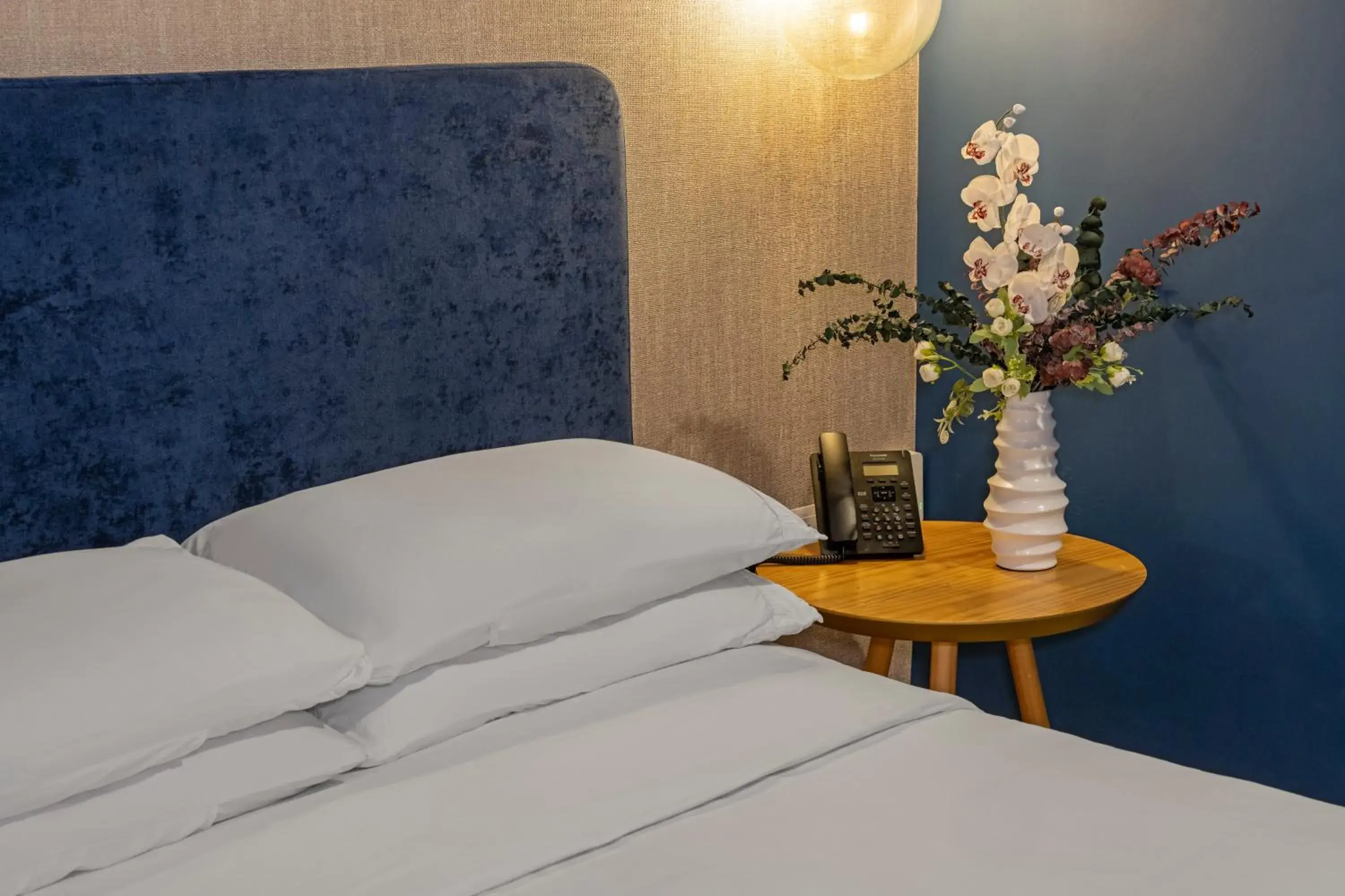 1 Queen Bed, Courtyard View in Faranda Collection Cali, a member of Radisson Individuals 1 Queen Bed, Courtyard View in Faranda Collection Cali, a member of Radisson Individuals