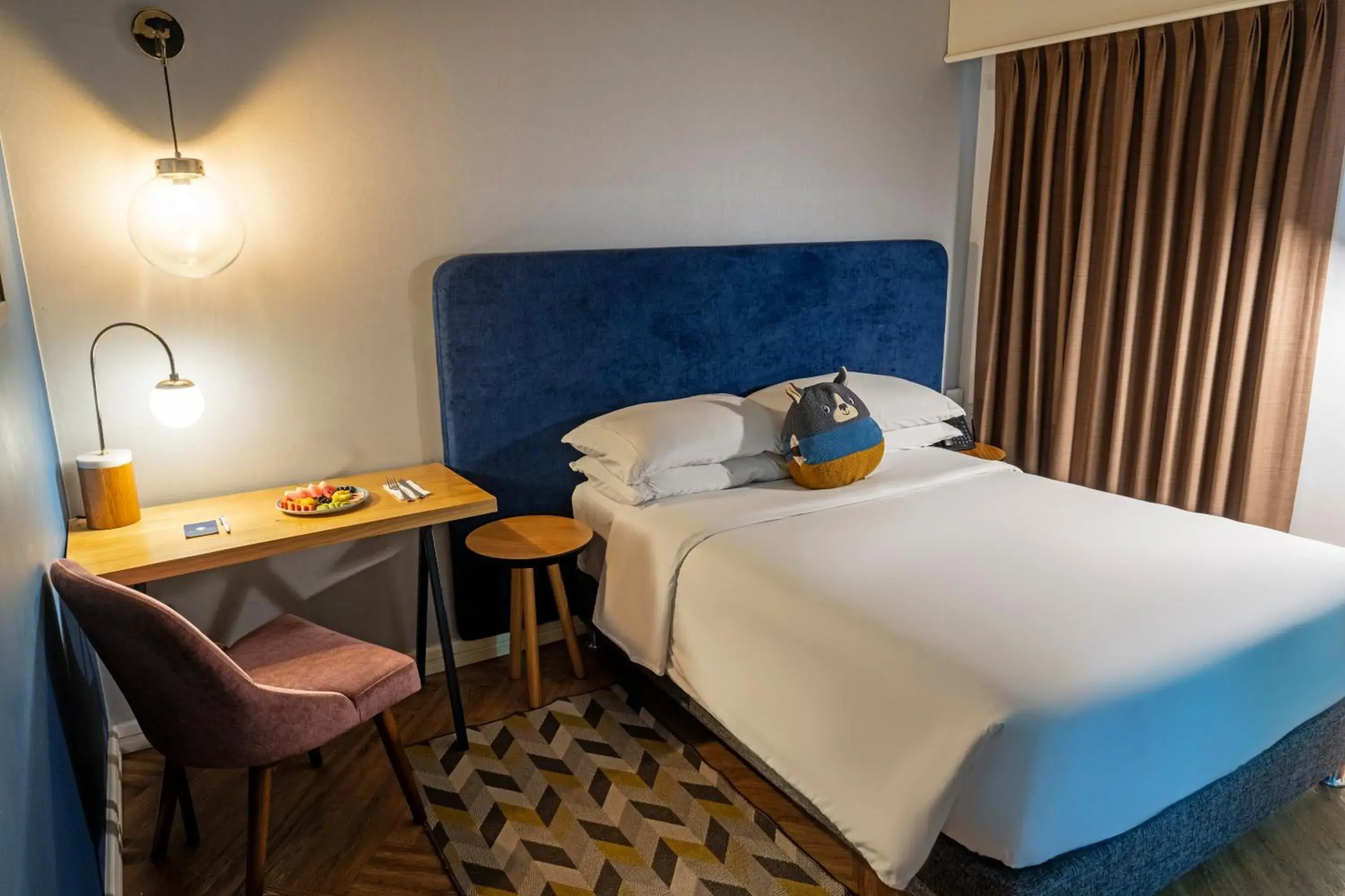 1 Queen Bed-Courtyard View (Accessible) in Faranda Collection Cali, a member of Radisson Individuals 1 Queen Bed-Courtyard View (Accessible) in Faranda Collection Cali, a member of Radisson Individuals