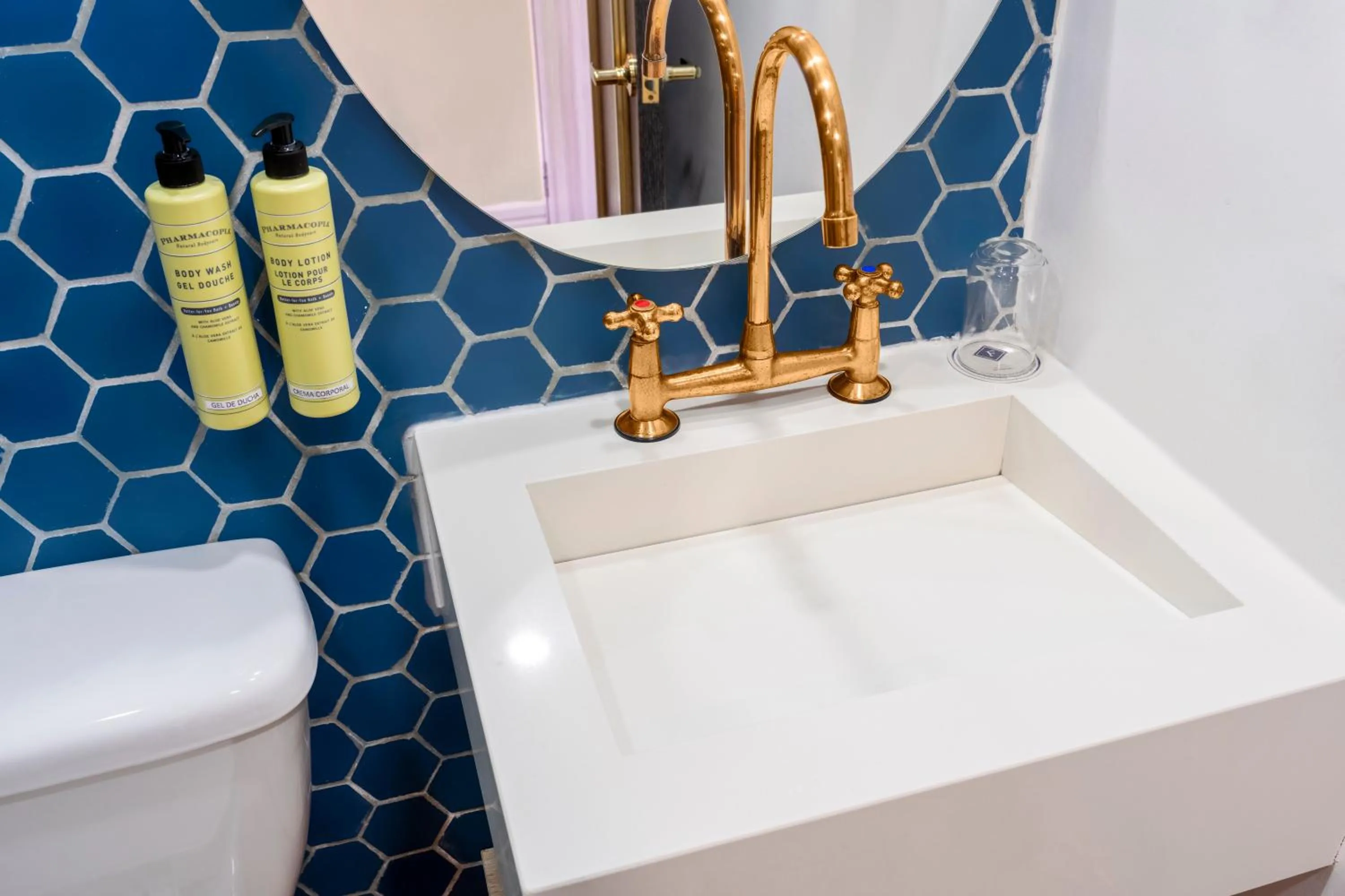 Toilet in Faranda Collection Cali, a member of Radisson Individuals