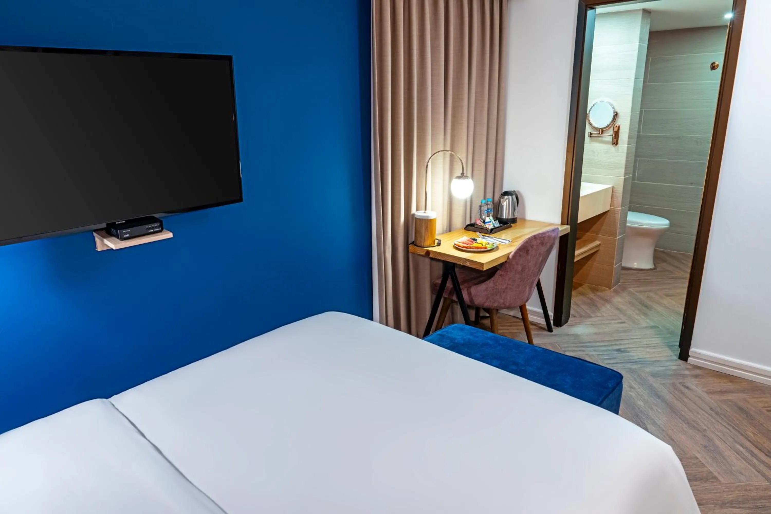 Photo of the whole room, Bed in Faranda Collection Cali, a member of Radisson Individuals