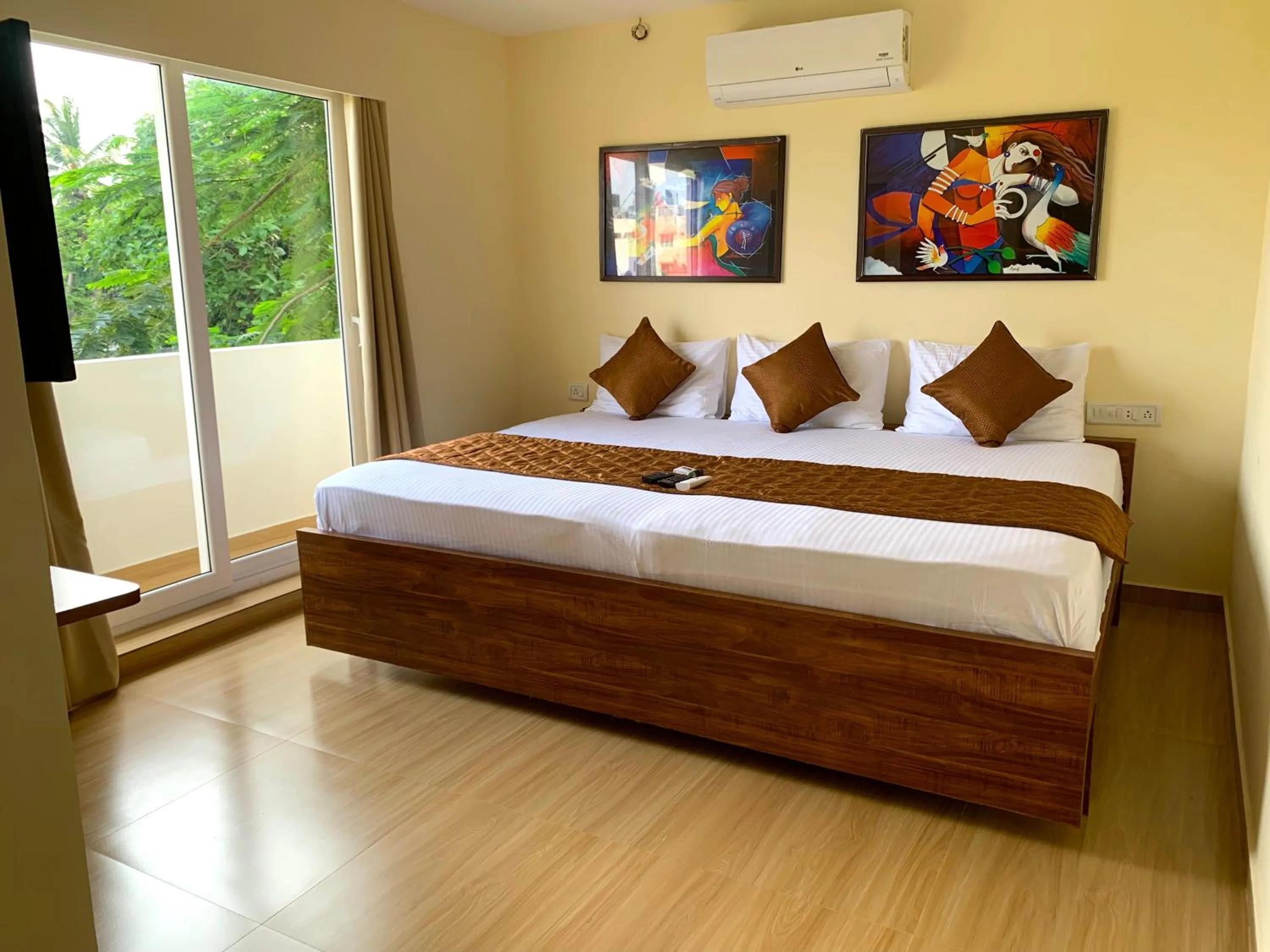 Bedroom, Bed in Hotel Ramakrishna