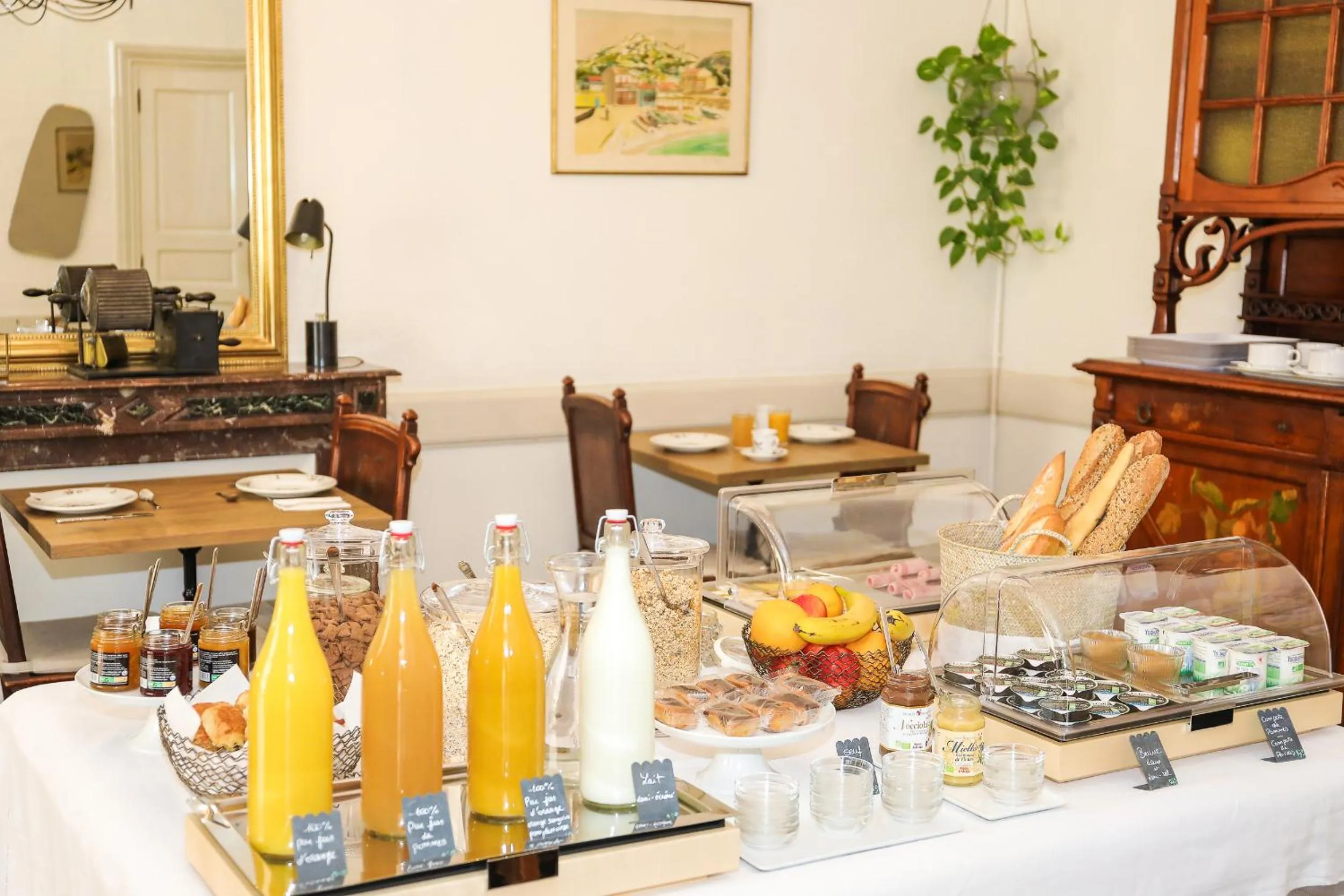 Continental breakfast in Hotel La Bienvenue