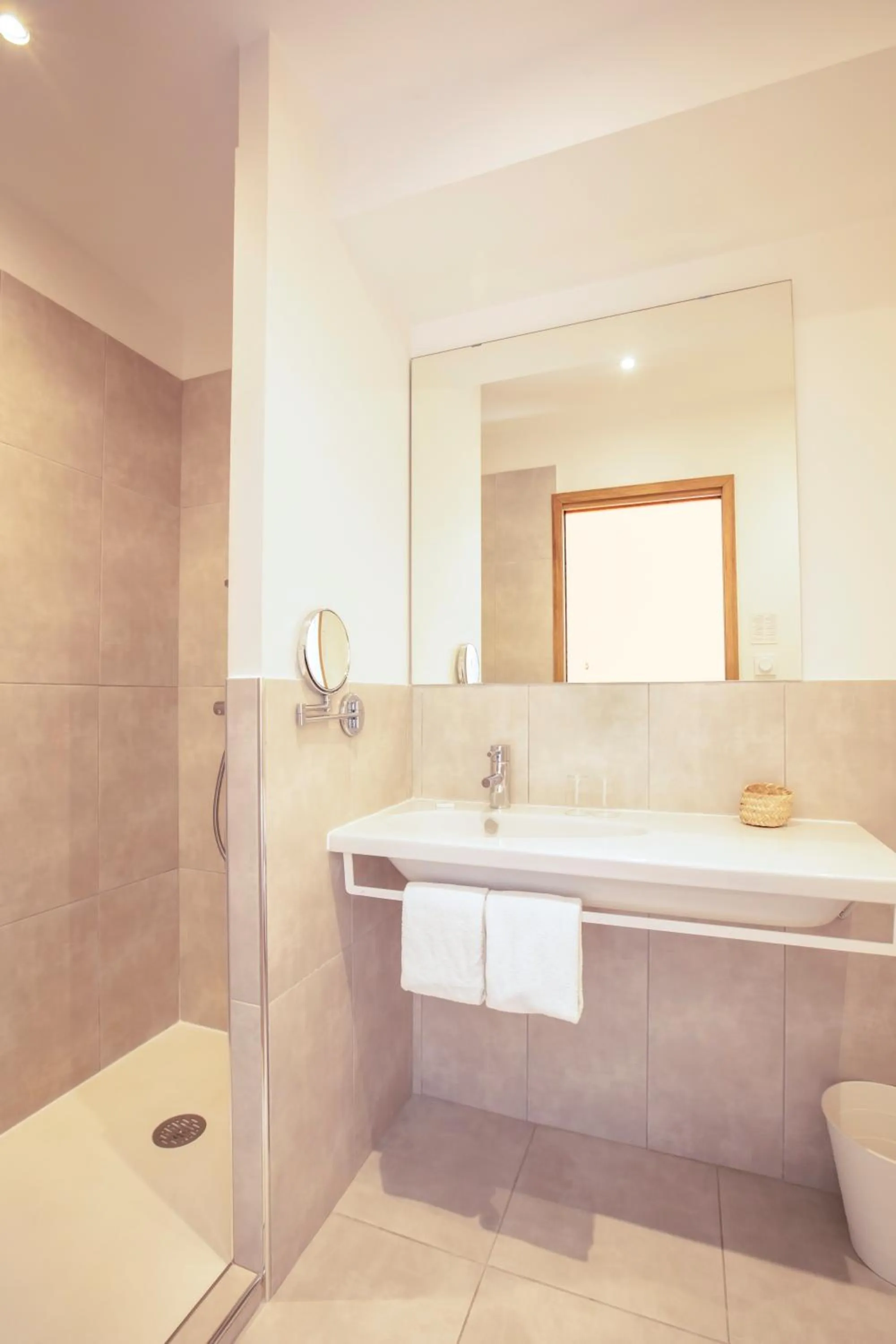 Shower in Hotel La Bienvenue