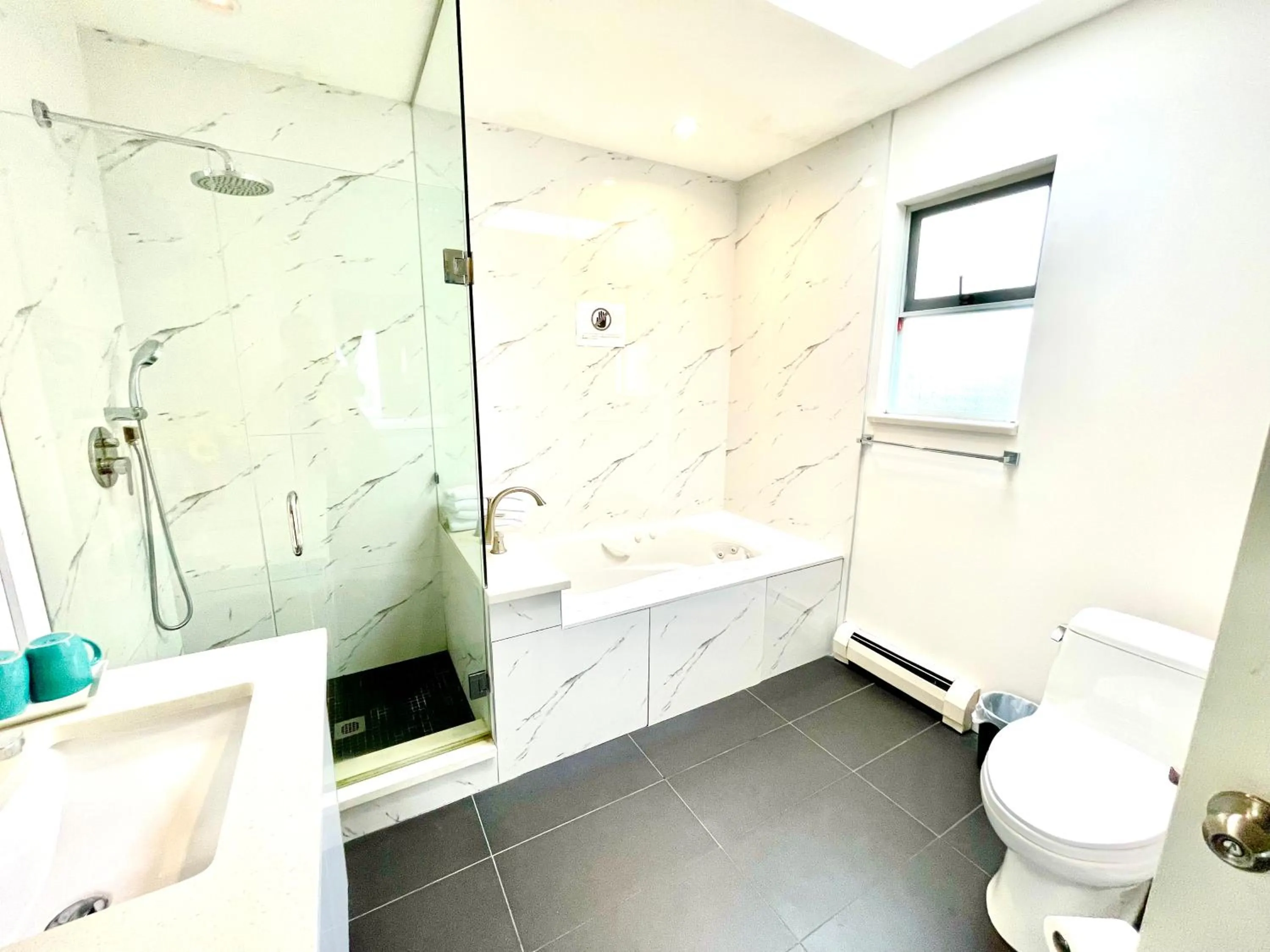 Bathroom in Vancouver Bed & Breakfast