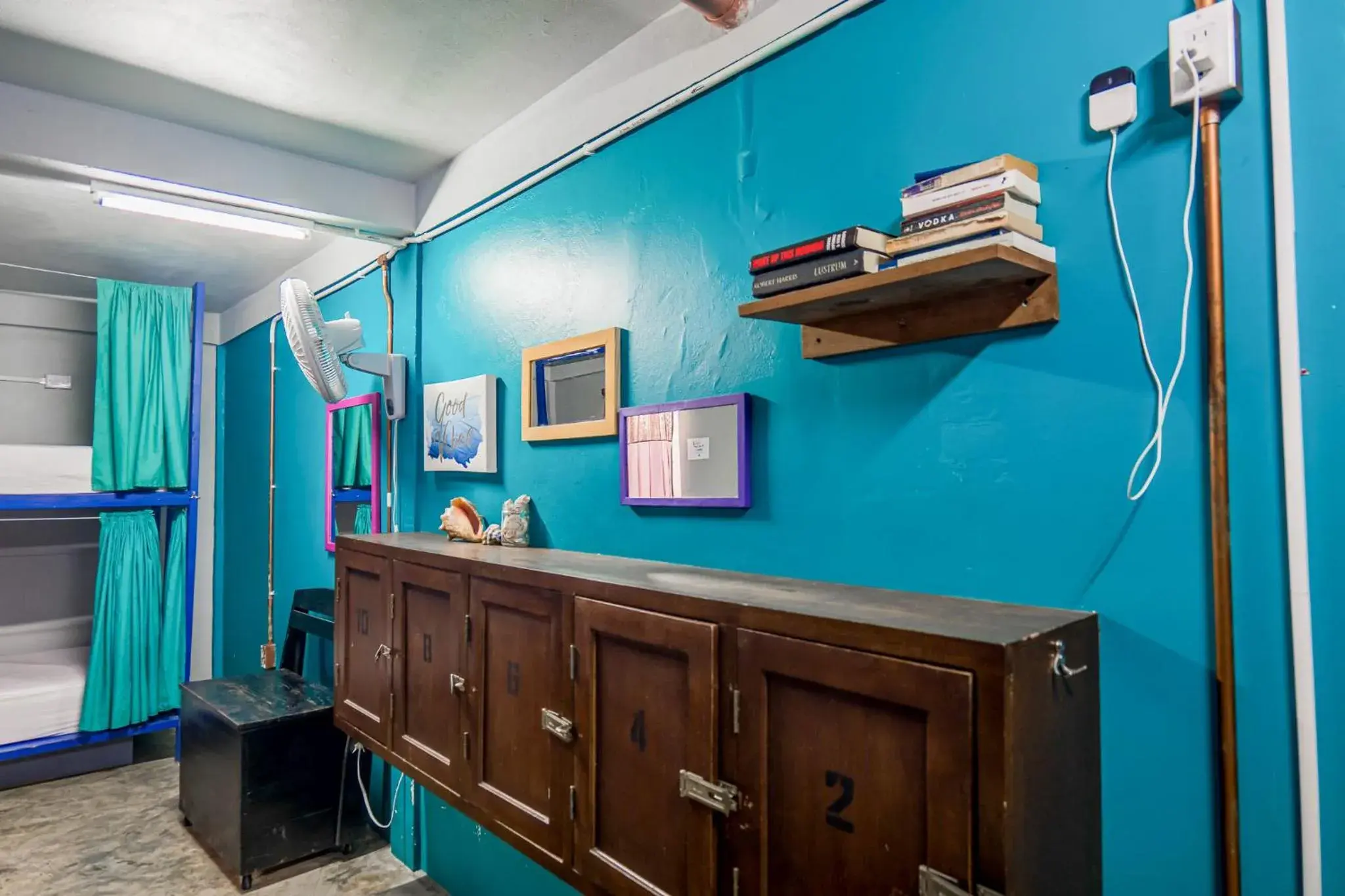 Bed in 6-Bed Dormitory Room in Drift Inn San Pedro Bed in 6-Bed Dormitory Room in Drift Inn San Pedro