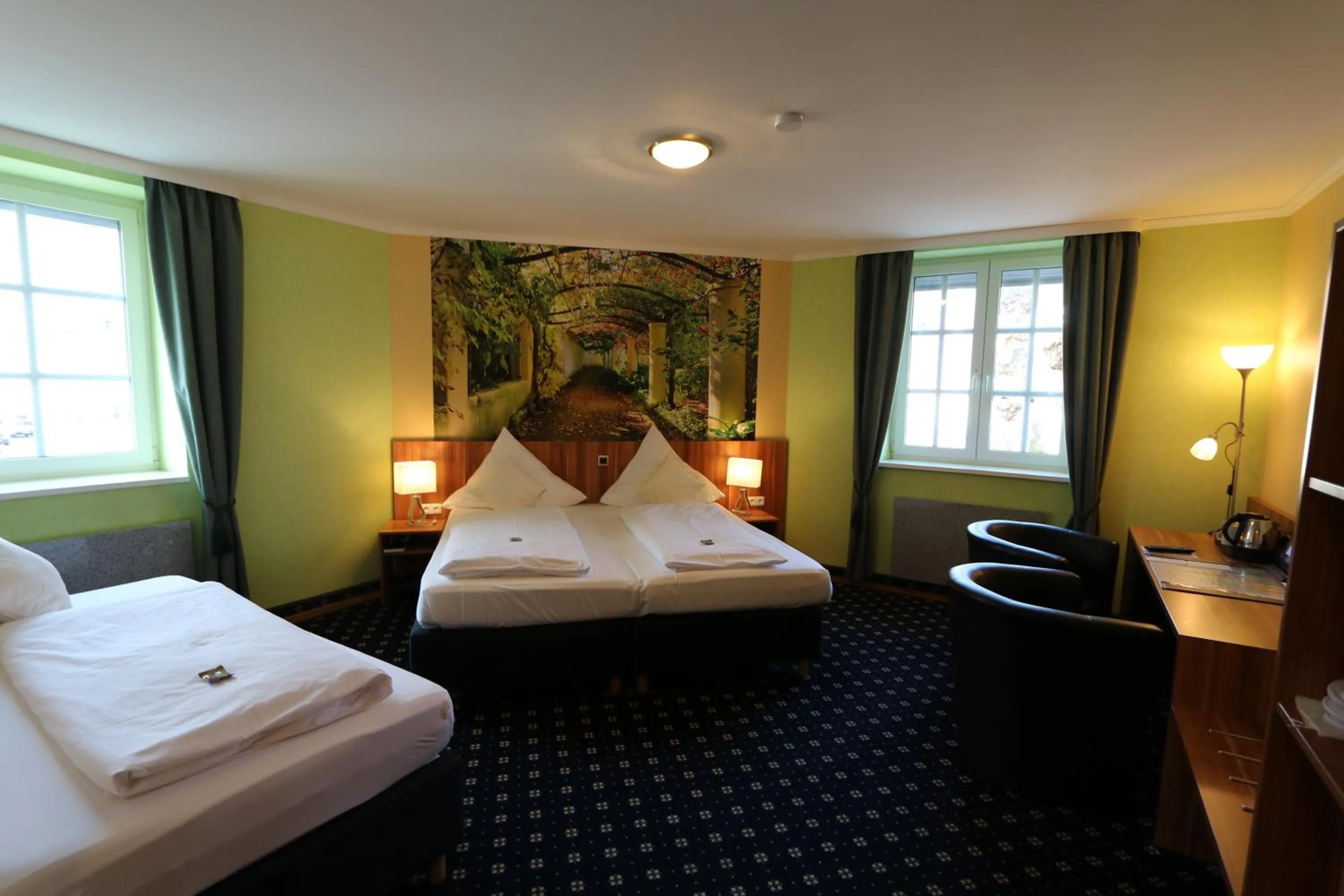 Photo of the whole room, Bed in Hotel Deutscher Hof
