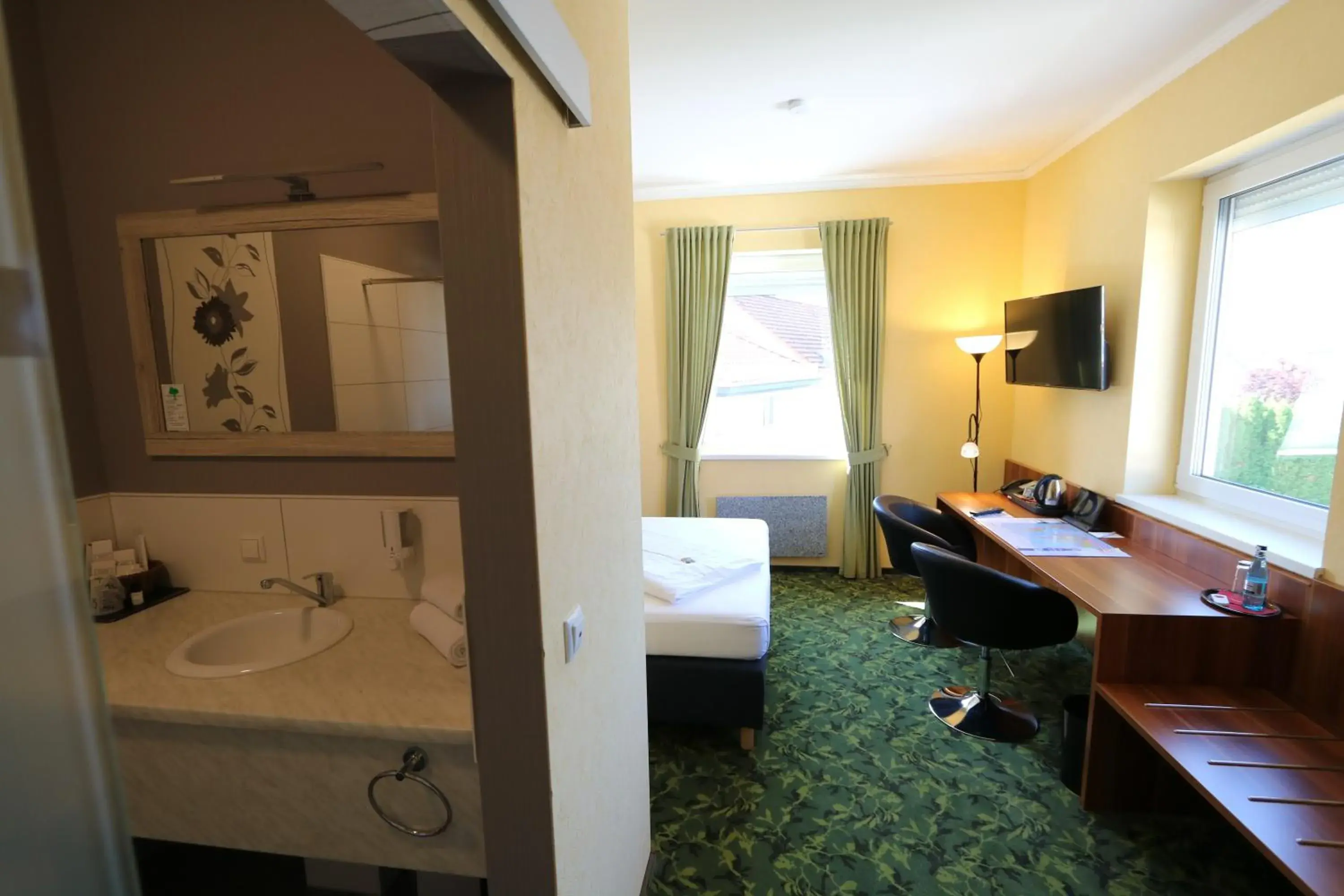 Single Room in Hotel Deutscher Hof Single Room in Hotel Deutscher Hof