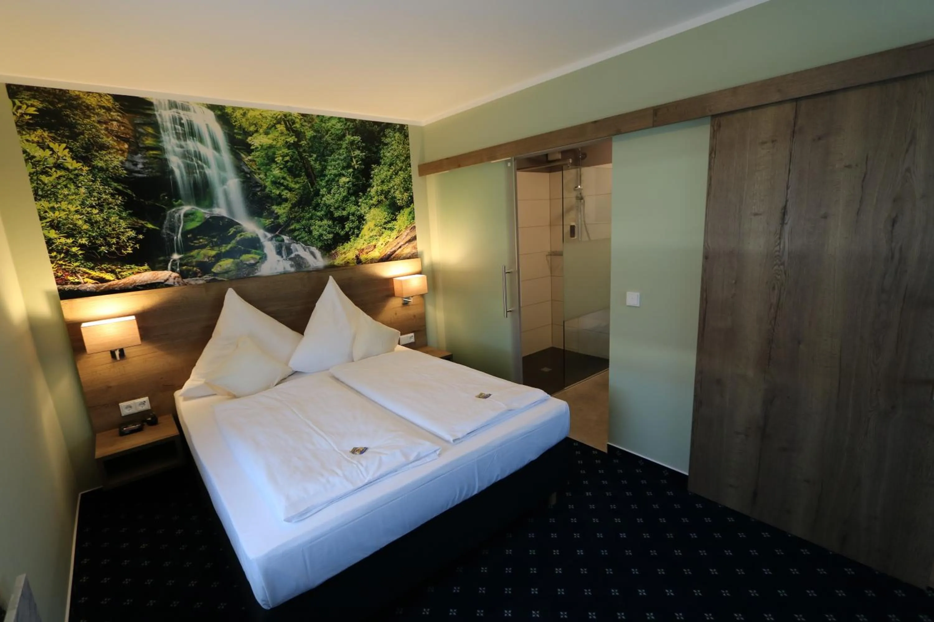 Bedroom, Bed in Hotel Deutscher Hof