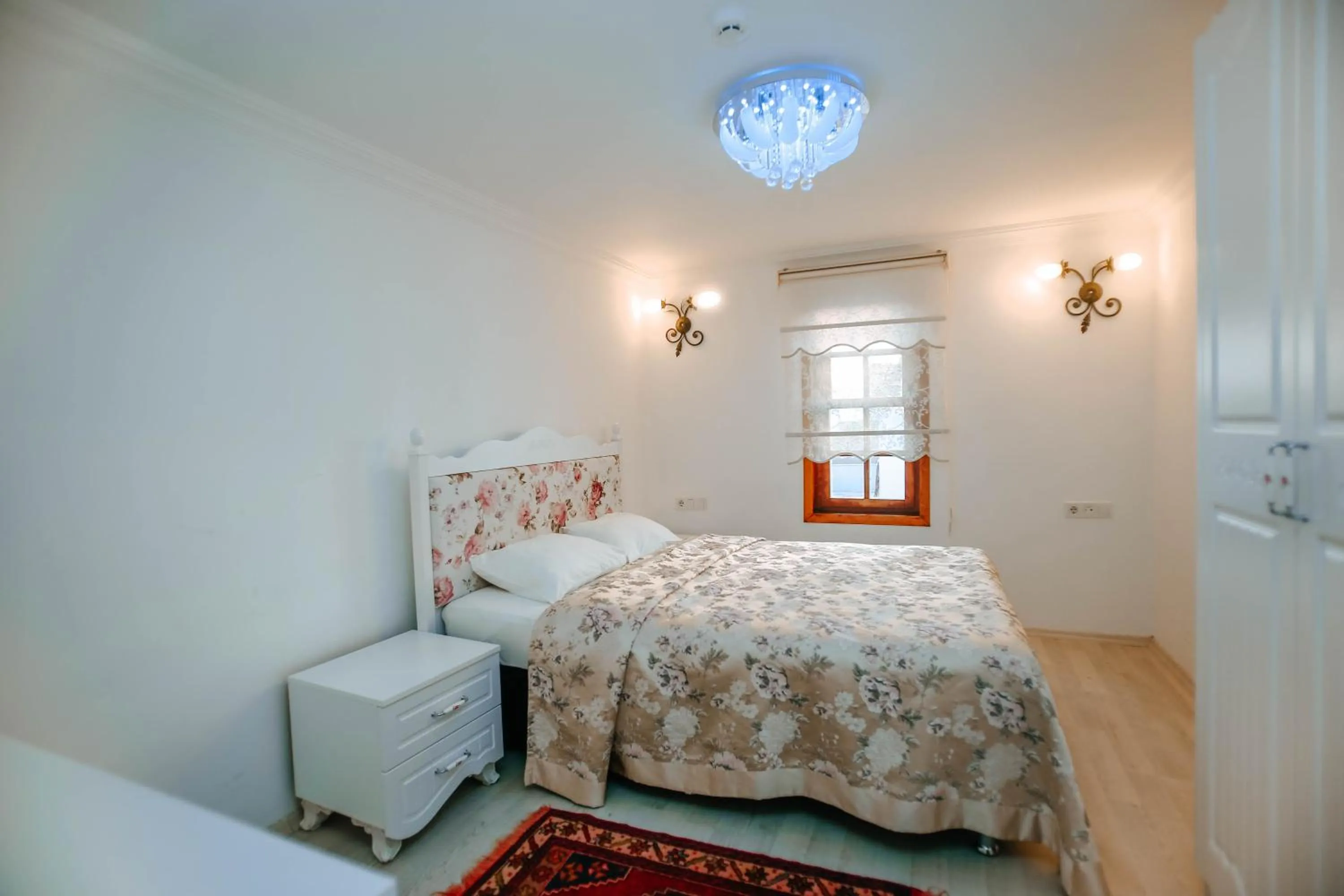 Photo of the whole room in Patio Hotel