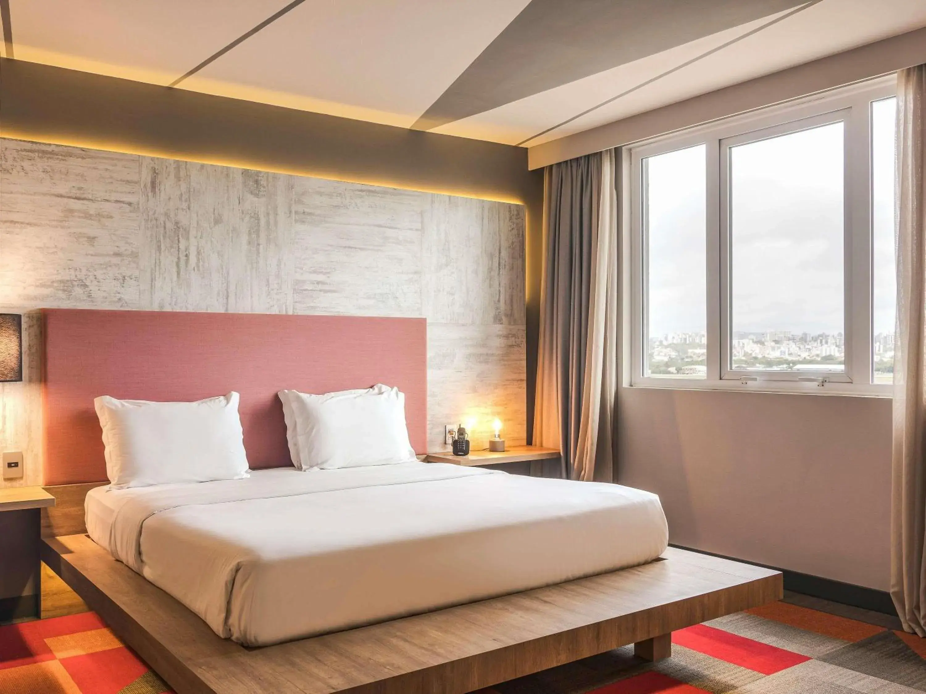 Property building, Bed in Novotel Porto Alegre Airport Property building, Bed in Novotel Porto Alegre Airport