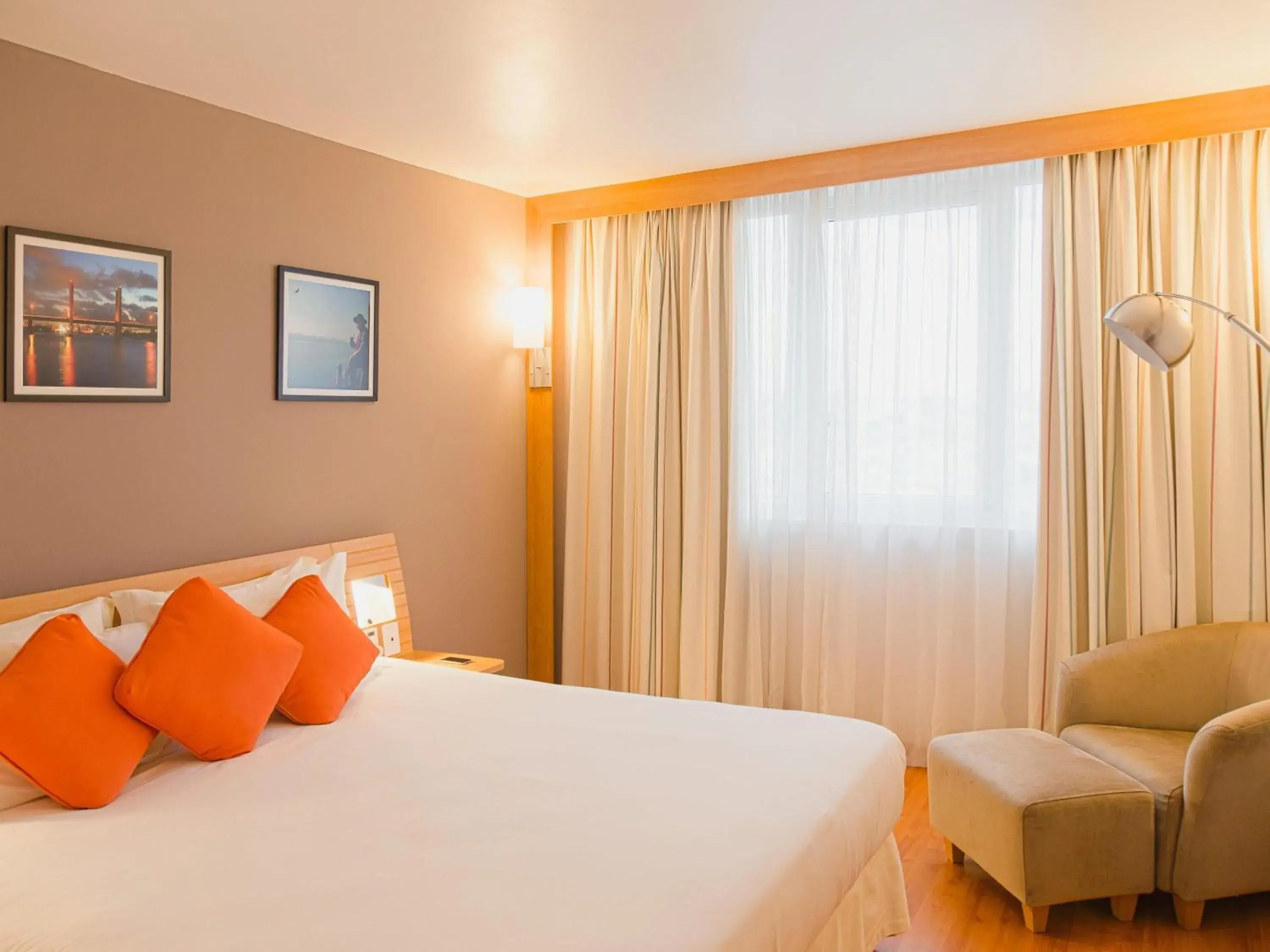 Bedroom, Bed in Novotel Porto Alegre Airport Bedroom, Bed in Novotel Porto Alegre Airport
