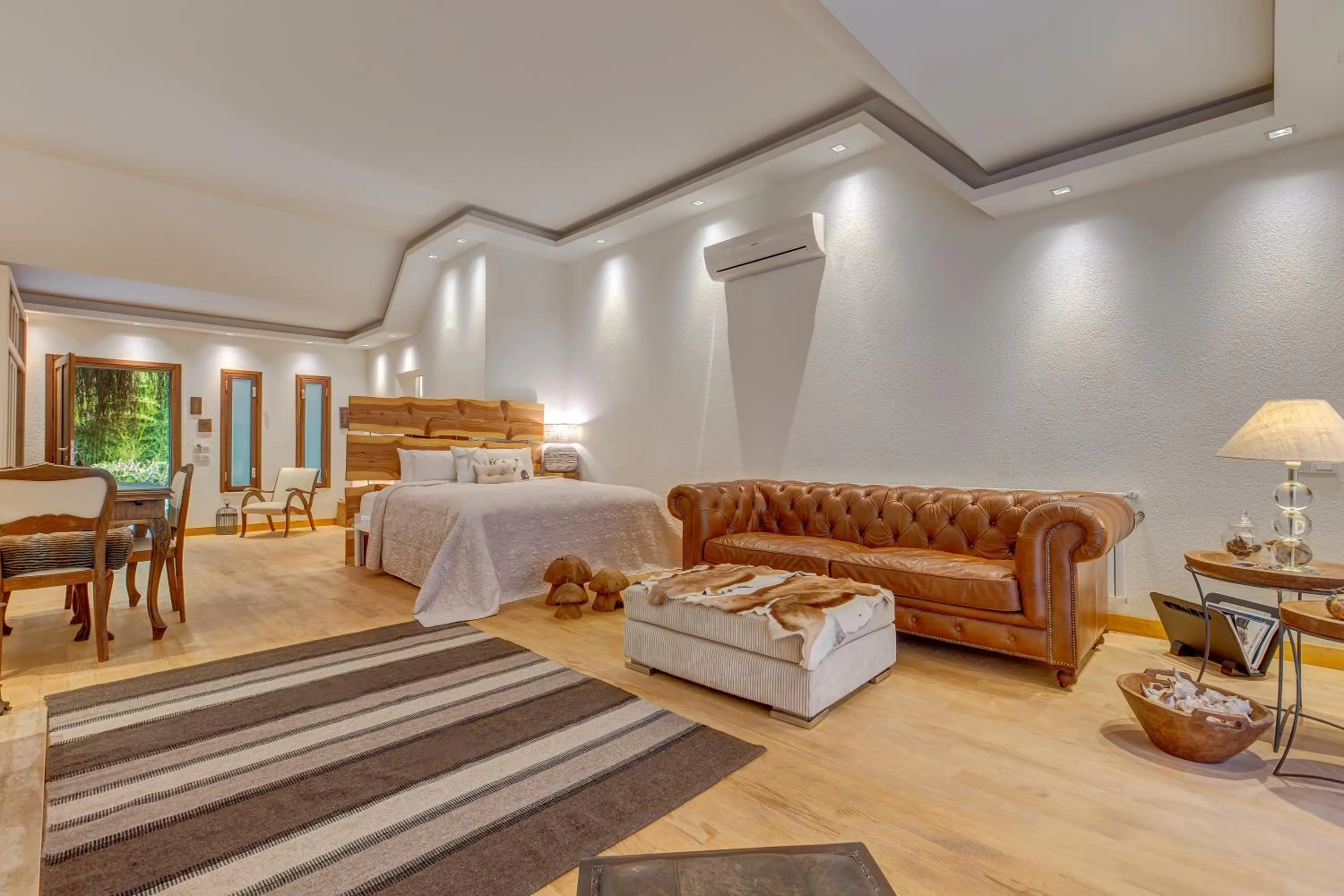 Photo of the whole room, Bed in Olympos Lodge