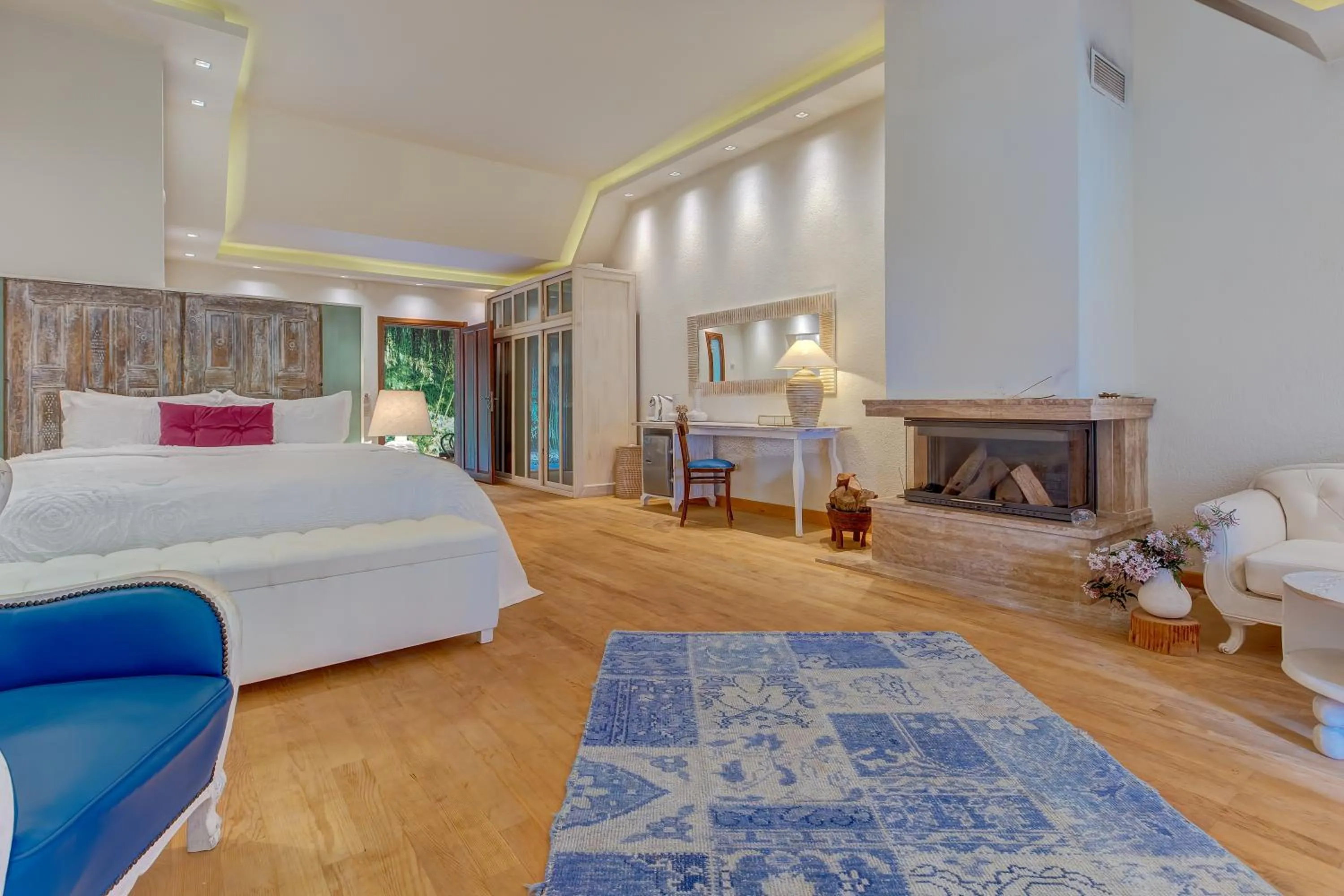 Seating area, Bed in Olympos Lodge