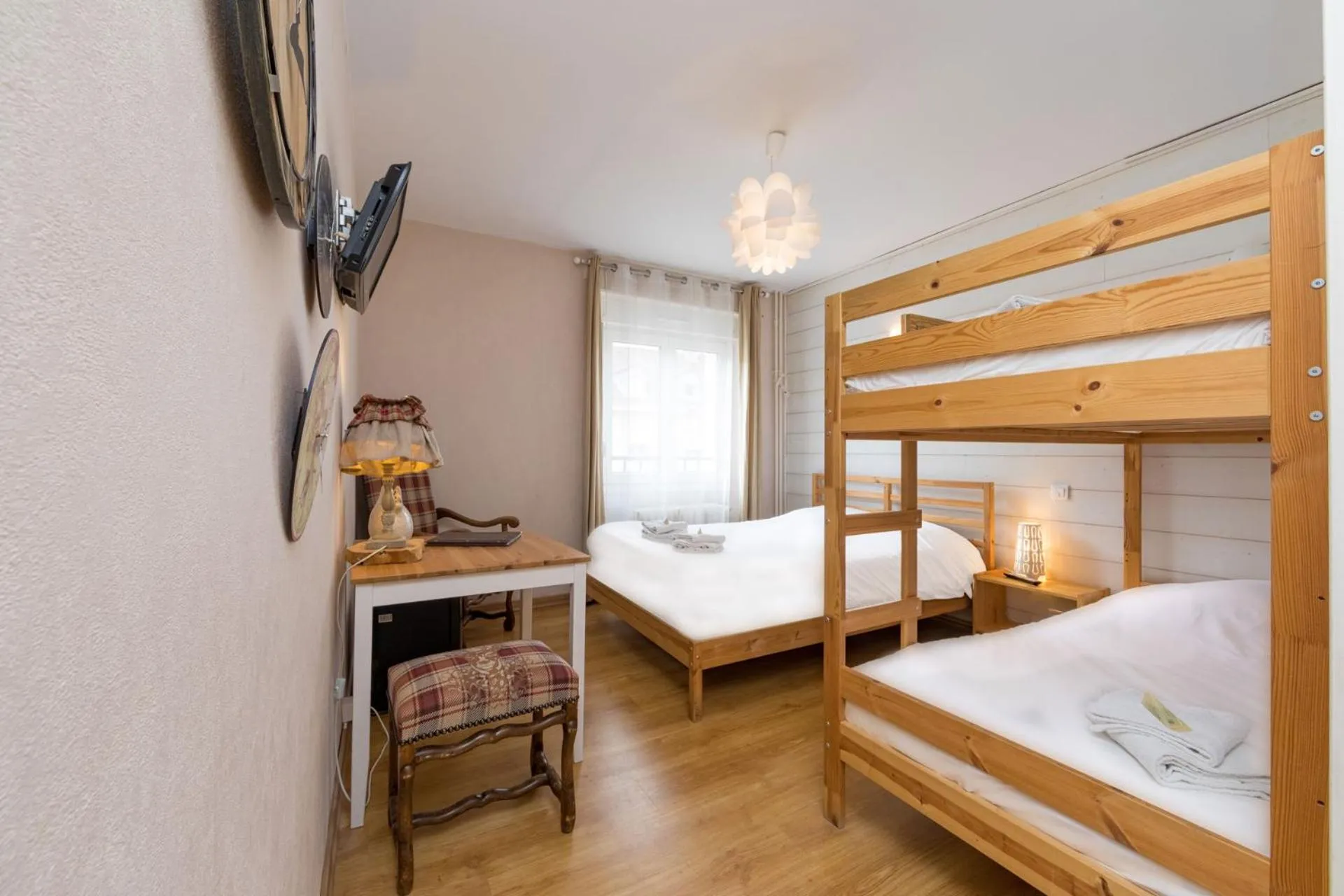 Photo of the whole room, Bed in Hôtel Restaurant l'Aubergade