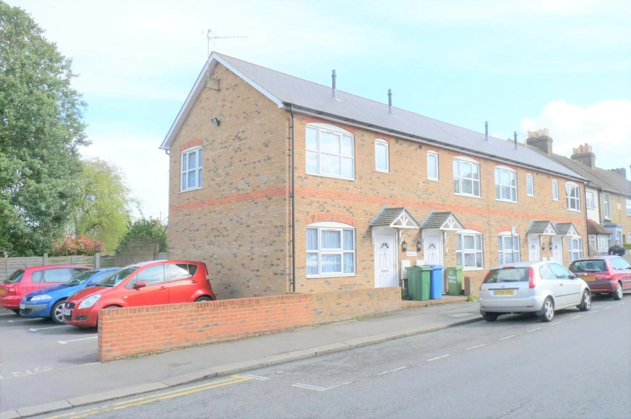Property building in Friars Walk houses with 2 bedrooms, 2 bathrooms, fast Wi-Fi and private parking