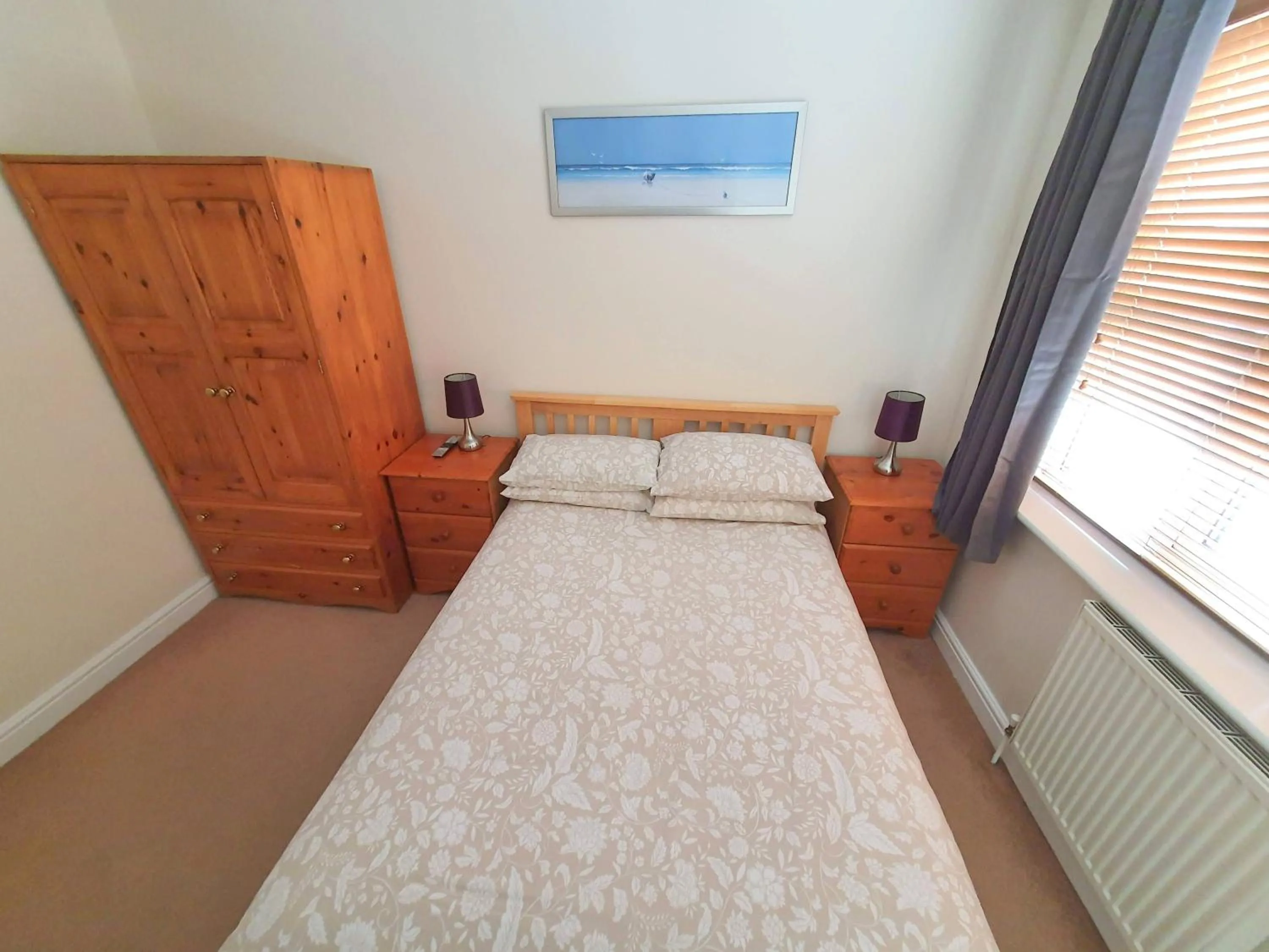 Bed in Friars Walk houses with 2 bedrooms, 2 bathrooms, fast Wi-Fi and private parking