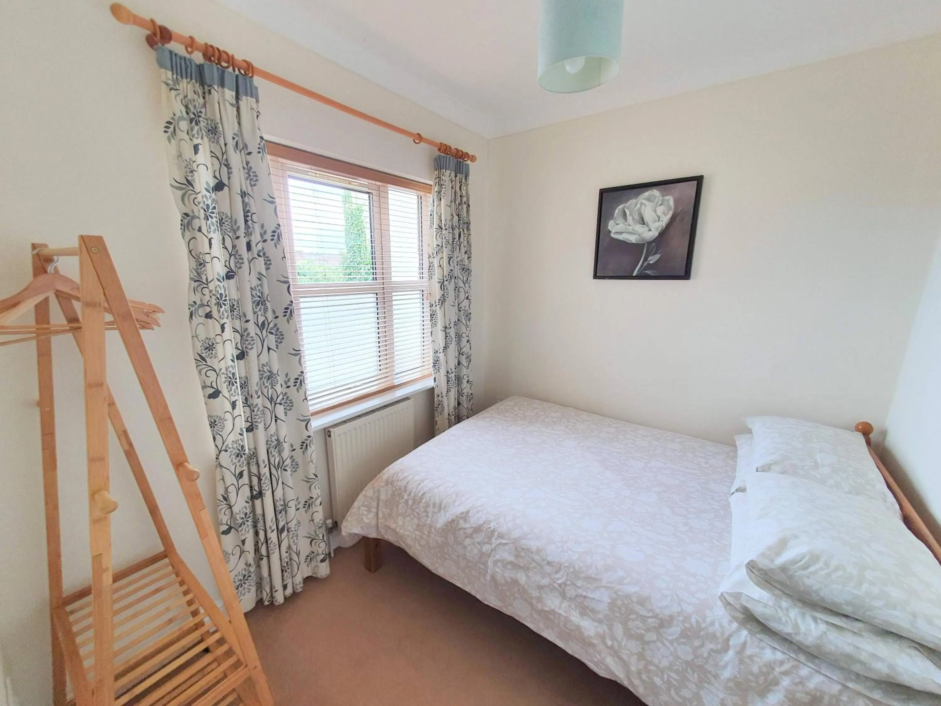 Bed in Friars Walk houses with 2 bedrooms, 2 bathrooms, fast Wi-Fi and private parking