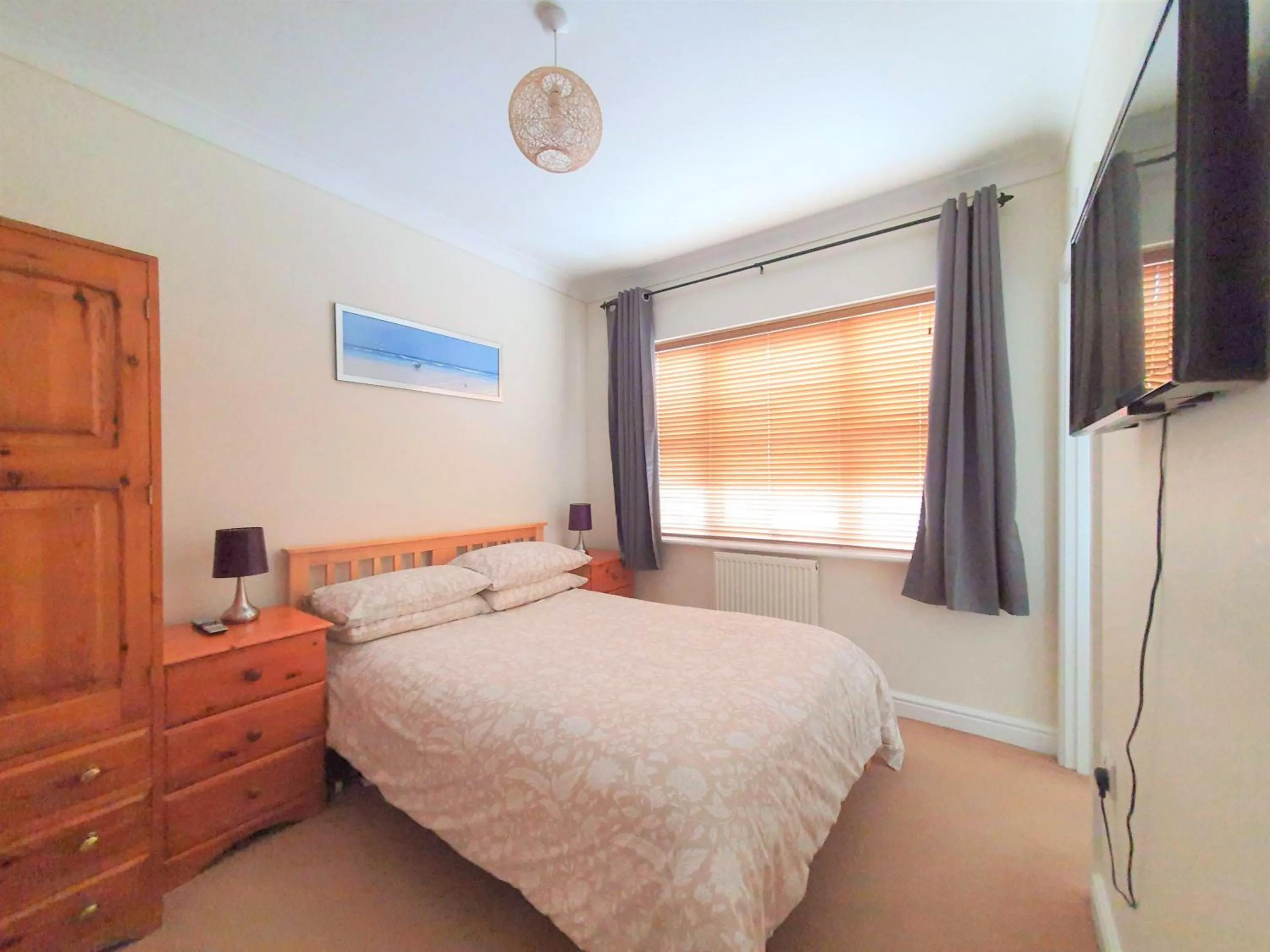 Bed in Friars Walk houses with 2 bedrooms, 2 bathrooms, fast Wi-Fi and private parking