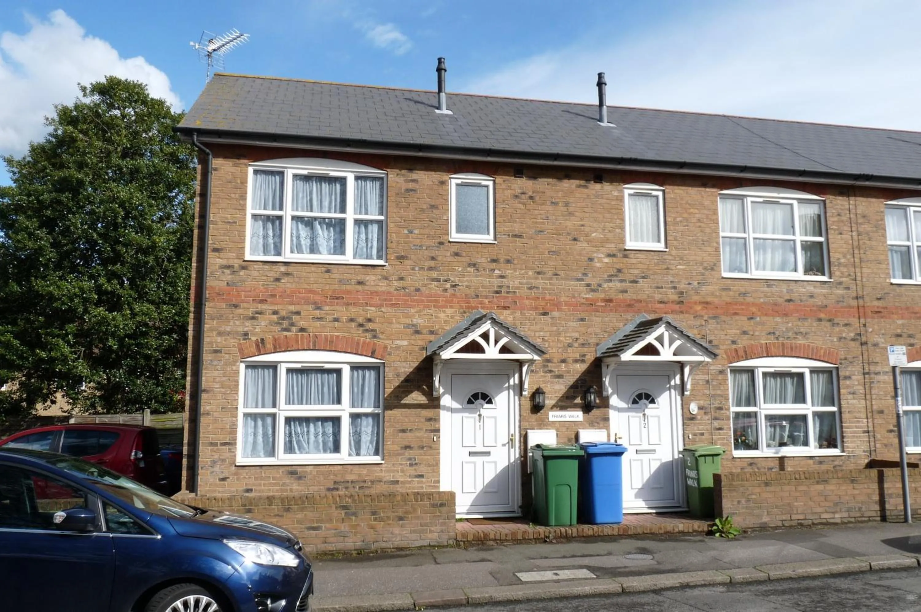 Property building in Friars Walk houses with 2 bedrooms, 2 bathrooms, fast Wi-Fi and private parking