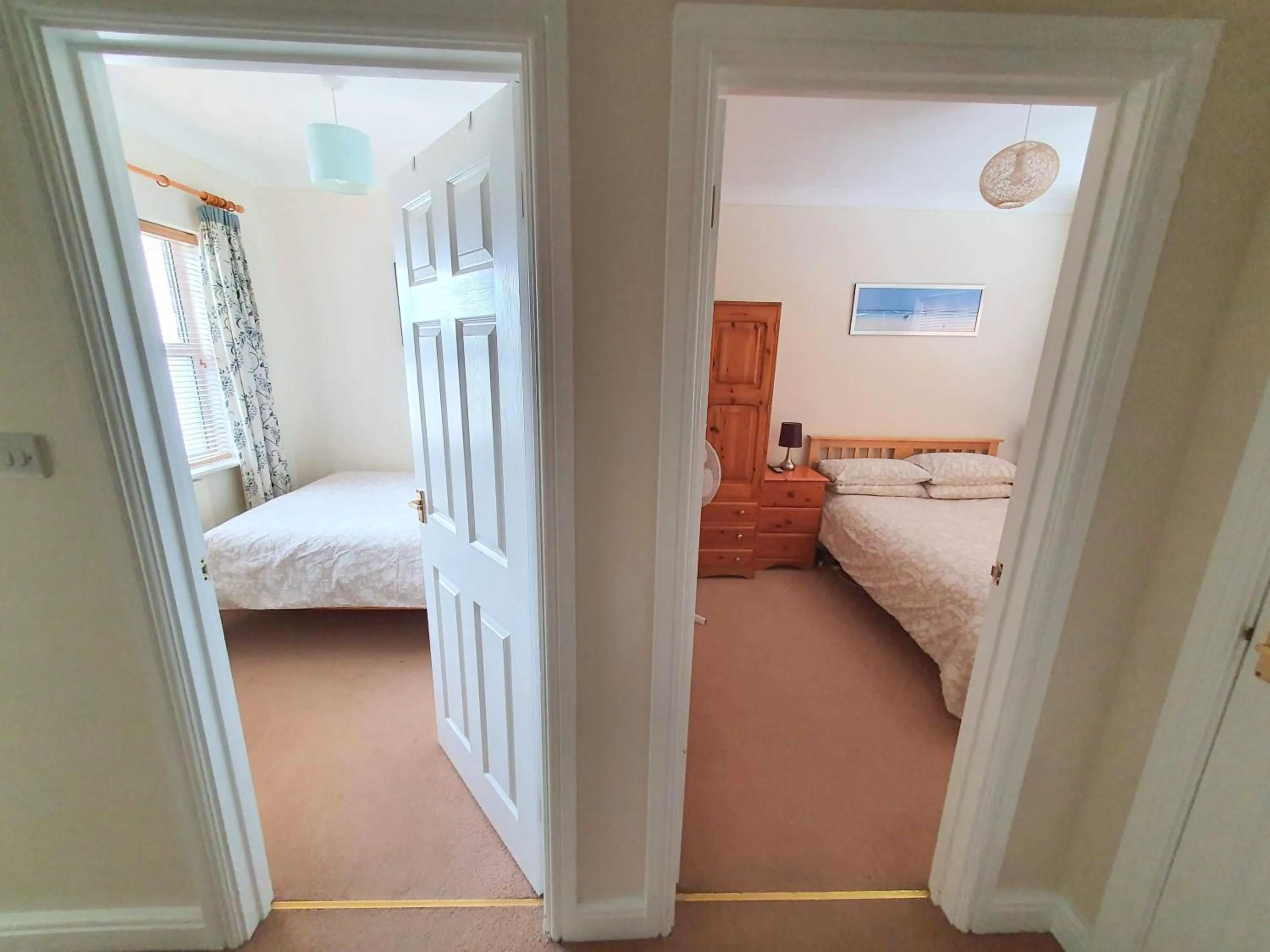 Bed in Friars Walk houses with 2 bedrooms, 2 bathrooms, fast Wi-Fi and private parking
