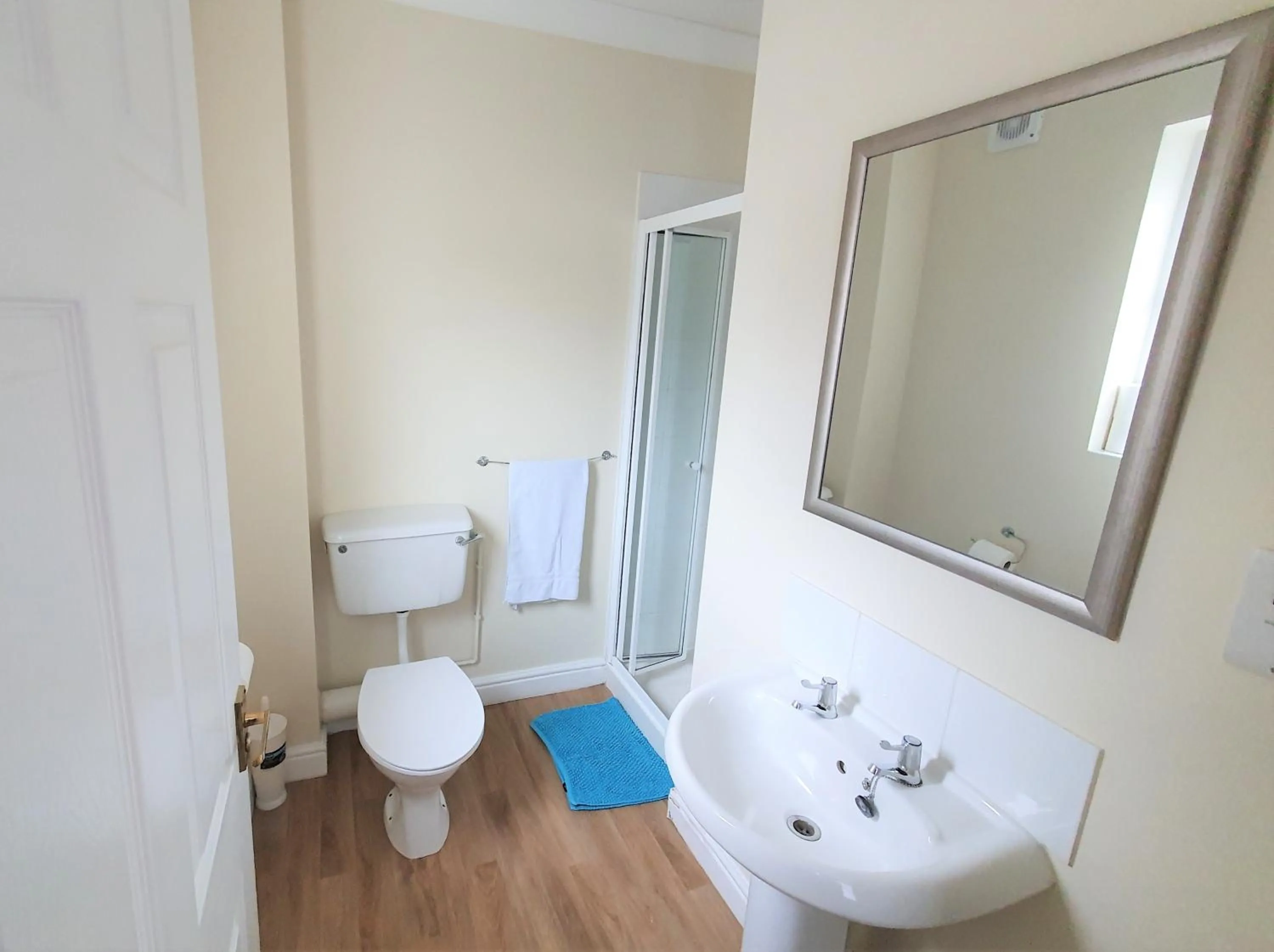 Shower in Friars Walk houses with 2 bedrooms, 2 bathrooms, fast Wi-Fi and private parking