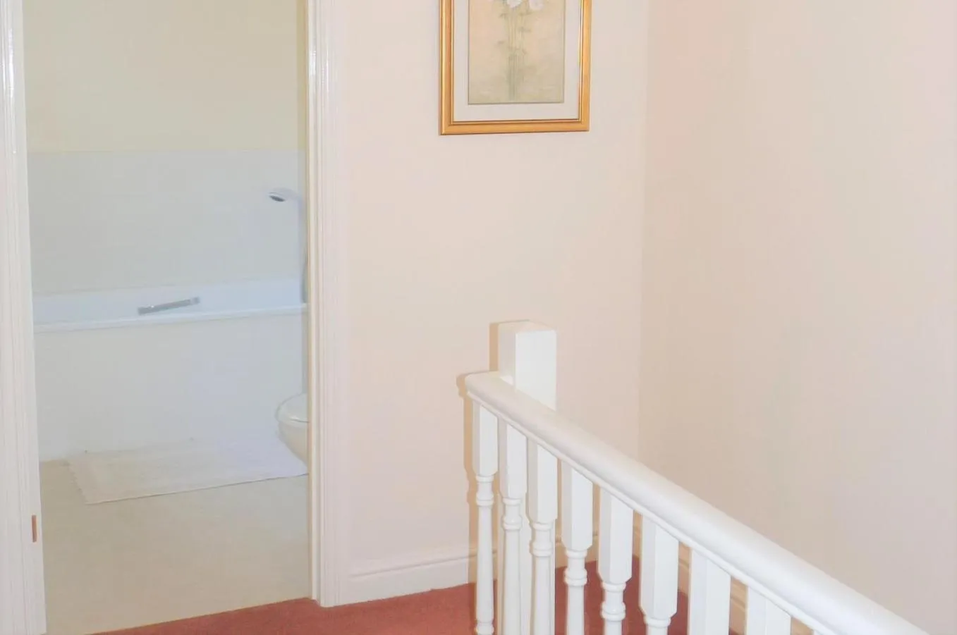 Bathroom in Friars Walk houses with 2 bedrooms, 2 bathrooms, fast Wi-Fi and private parking