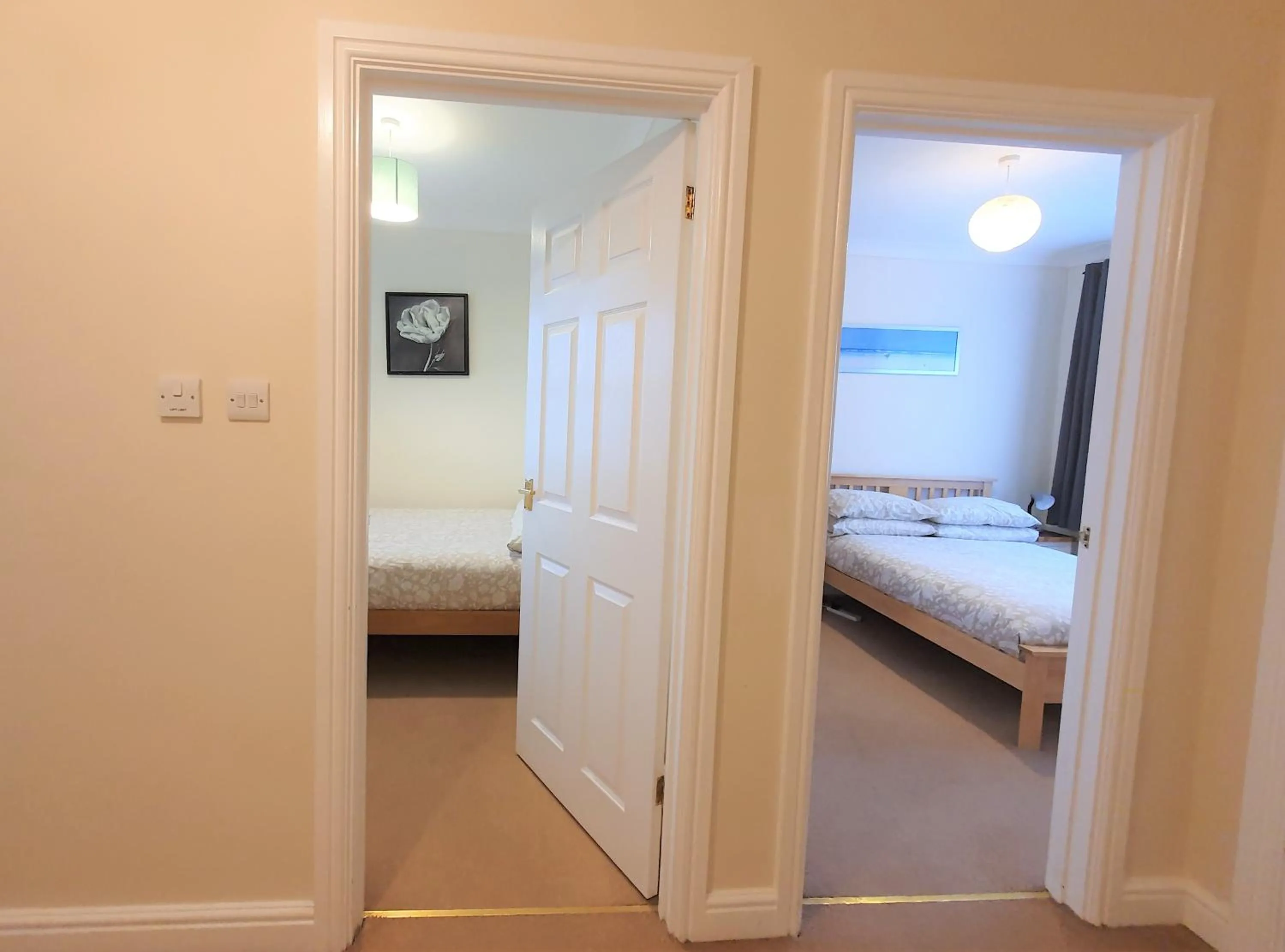 Bed in Friars Walk houses with 2 bedrooms, 2 bathrooms, fast Wi-Fi and private parking