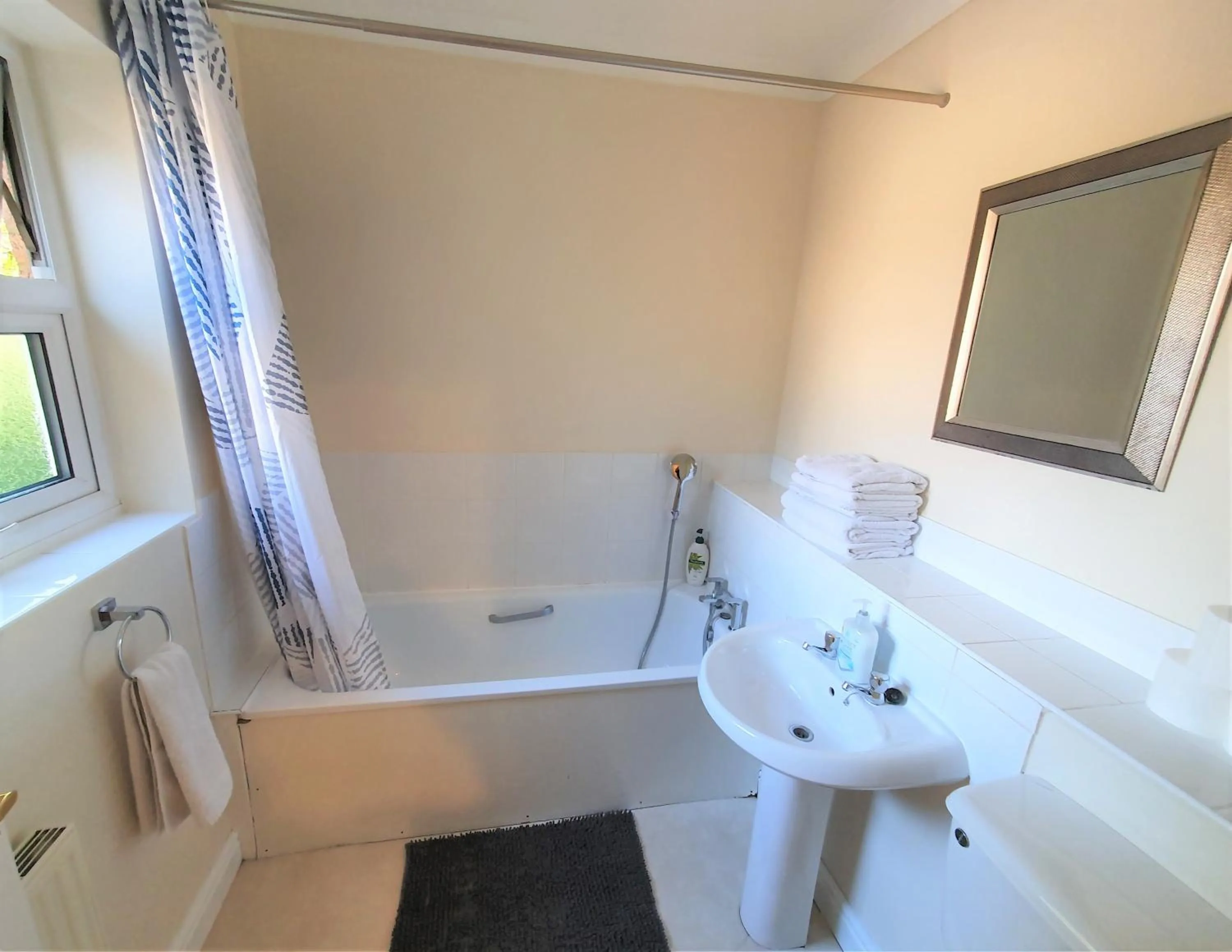 Shower in Friars Walk houses with 2 bedrooms, 2 bathrooms, fast Wi-Fi and private parking