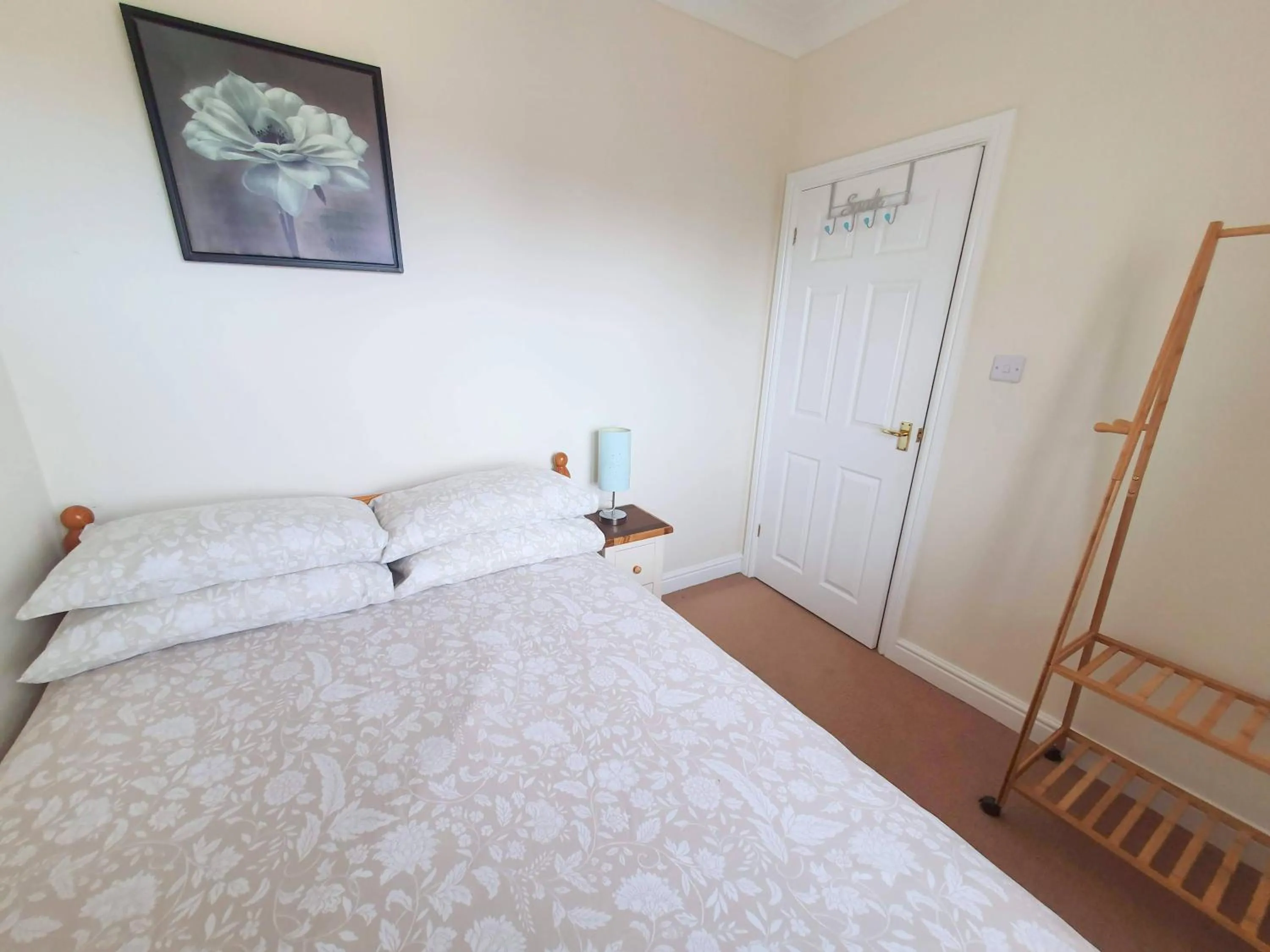 Bed in Friars Walk houses with 2 bedrooms, 2 bathrooms, fast Wi-Fi and private parking