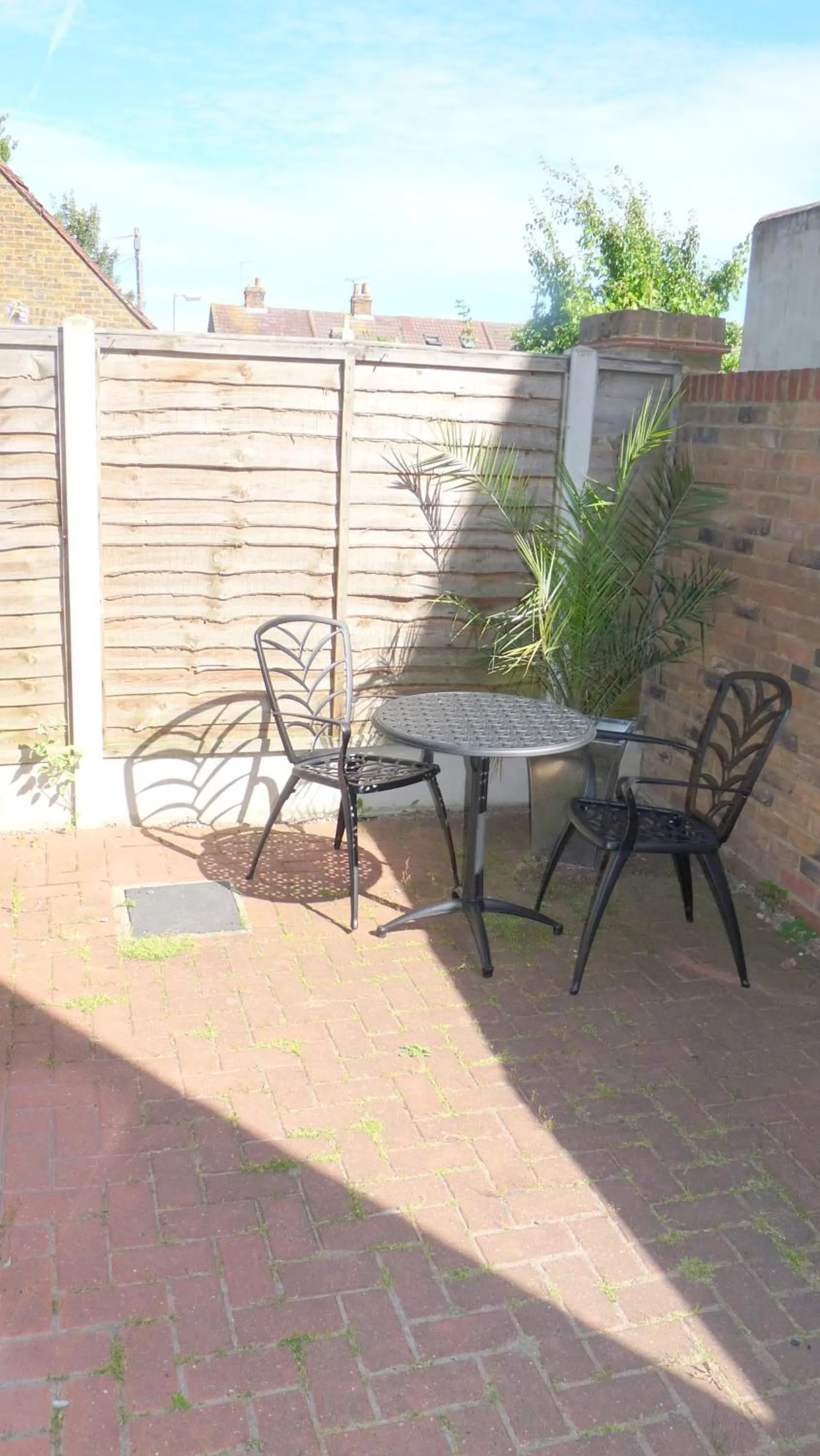 Patio in Friars Walk houses with 2 bedrooms, 2 bathrooms, fast Wi-Fi and private parking