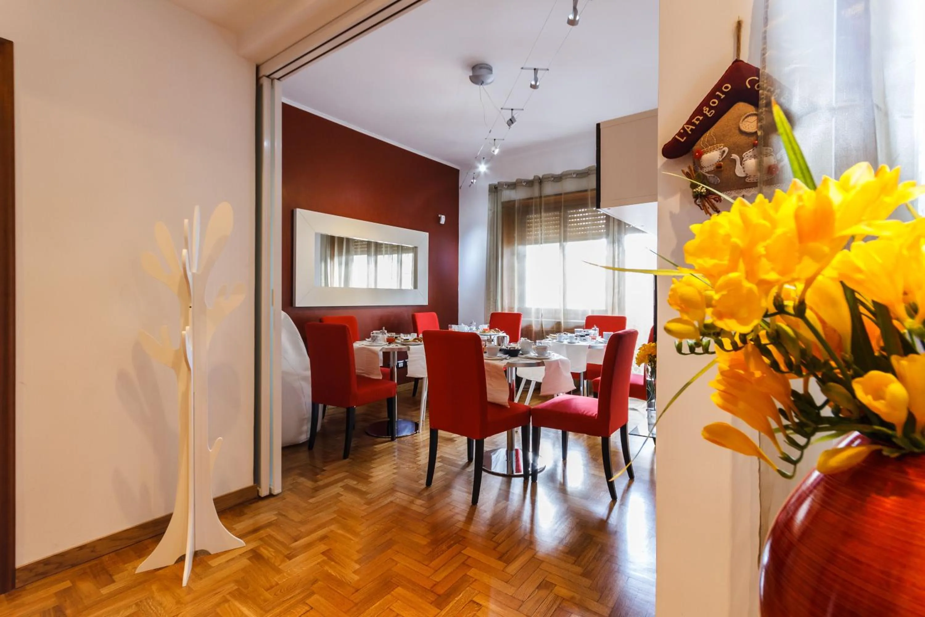 Restaurant/places to eat in L'Angolo Cortese