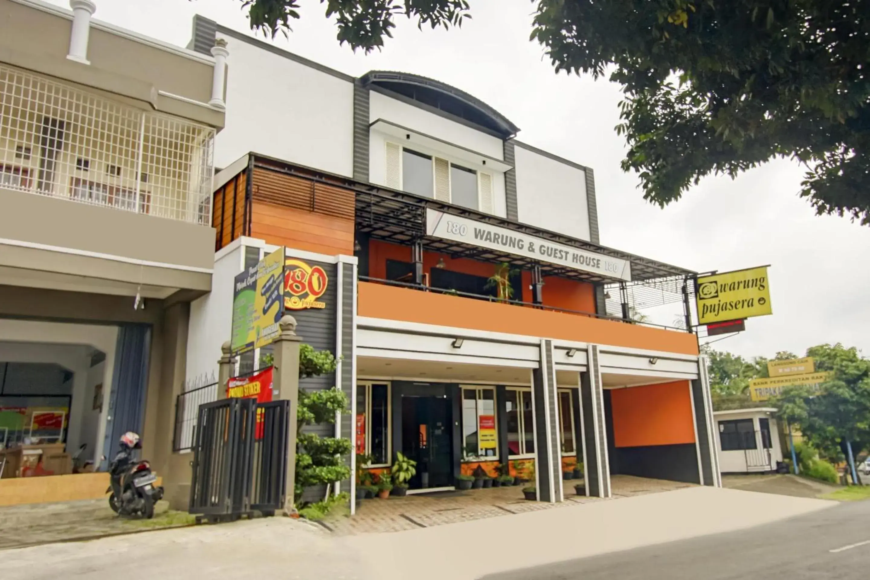 Facade/entrance in Capital O 90151 Guest House 180 Facade/entrance in Capital O 90151 Guest House 180