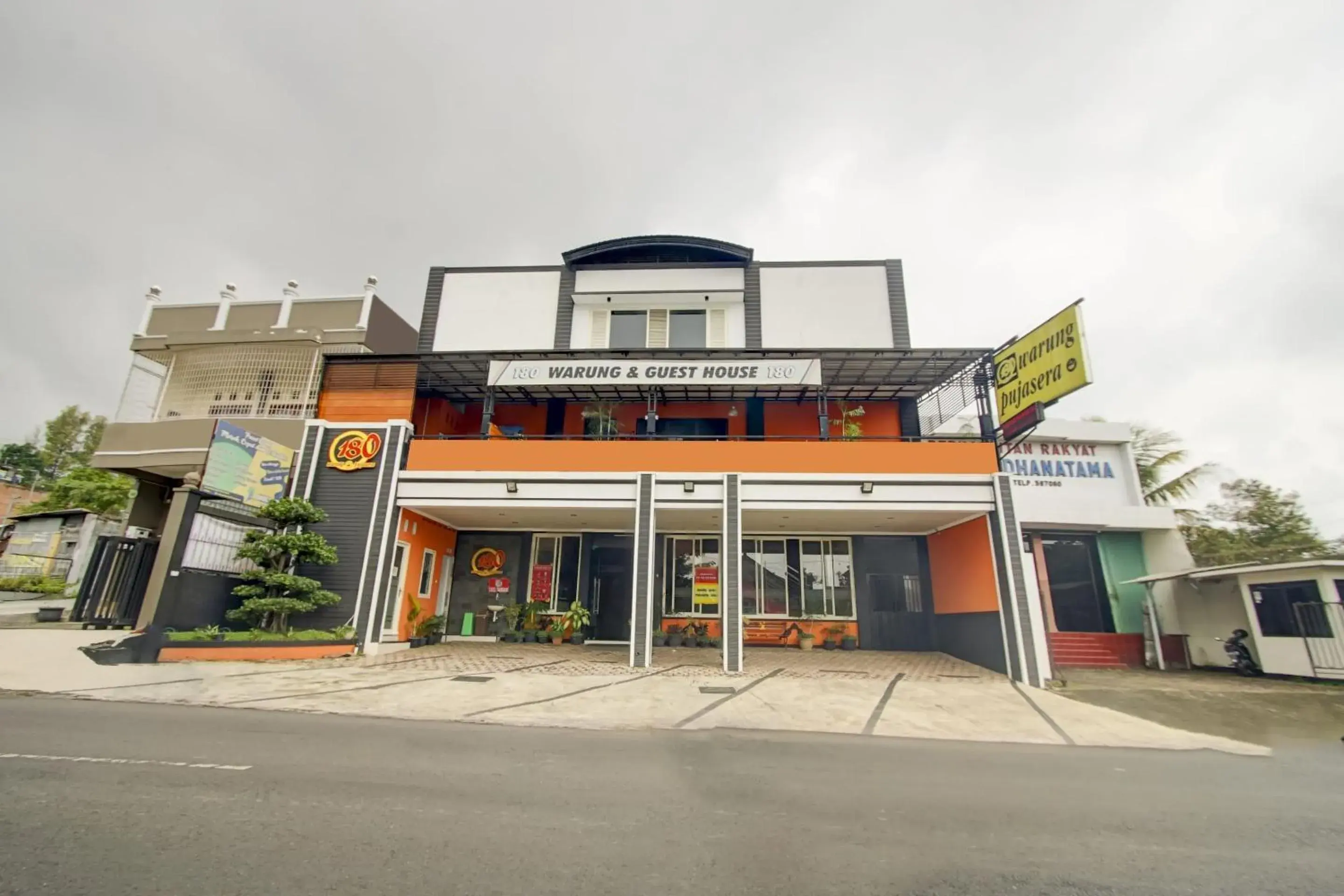 Facade/entrance in Capital O 90151 Guest House 180 Facade/entrance in Capital O 90151 Guest House 180