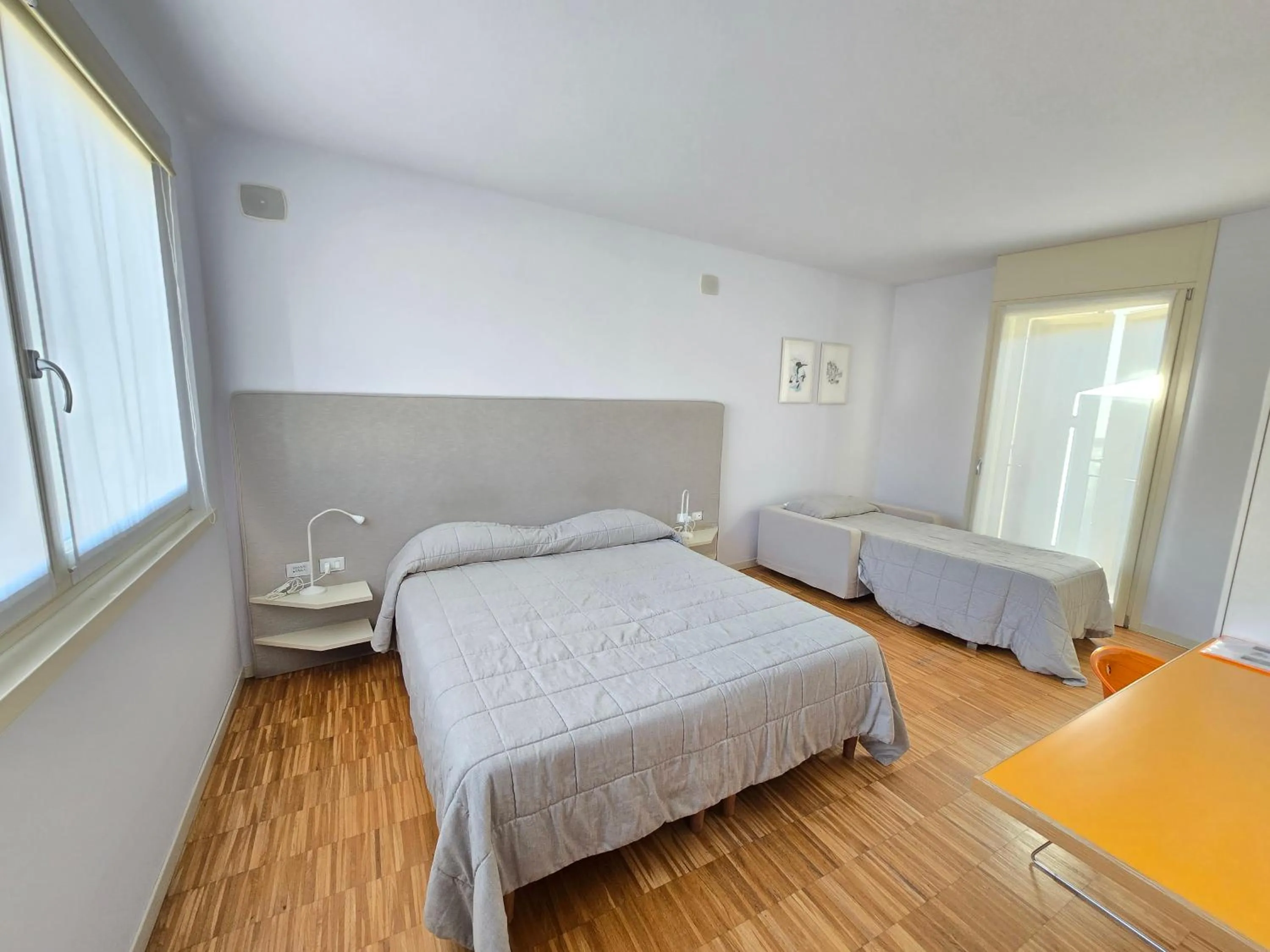 Bedroom, Bed in Stile Libero