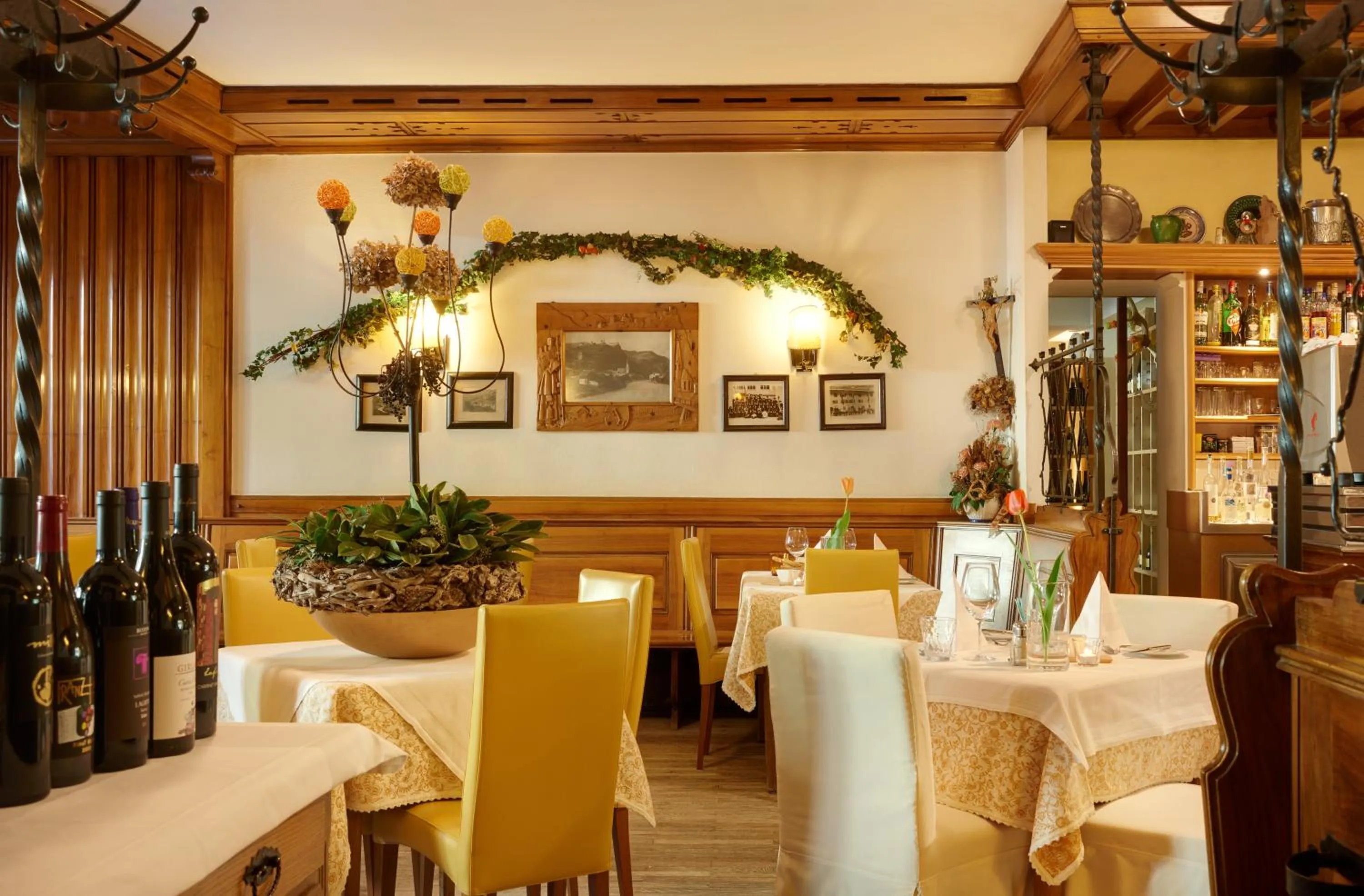 Restaurant/places to eat in Parkhotel Post