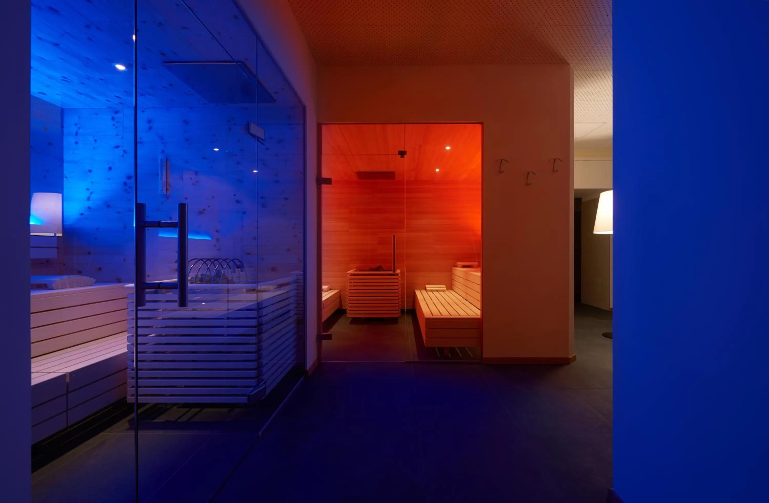 Swimming pool in Parkhotel Post