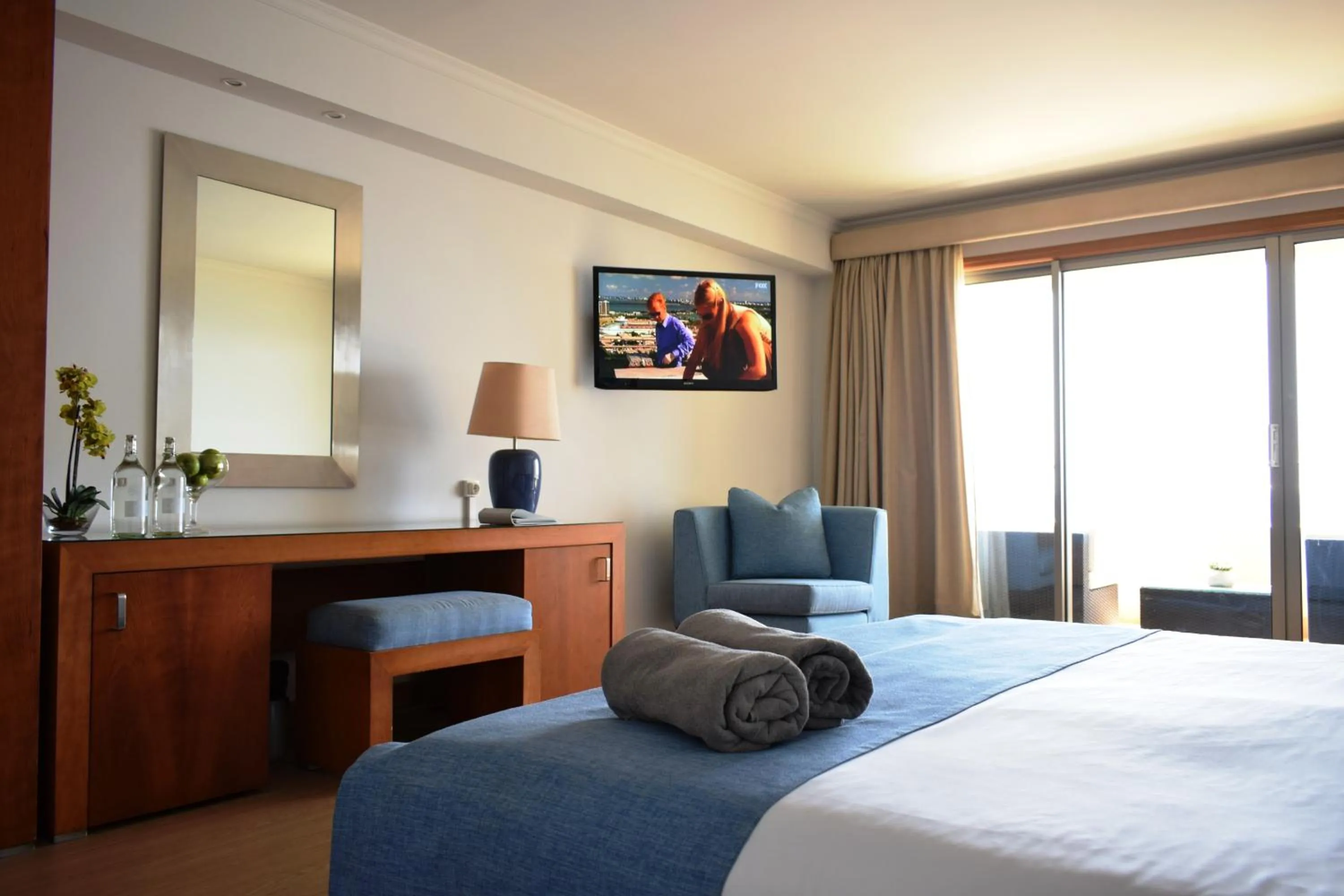 Bedroom, Bed in Madeira Regency Cliff - Adults Only