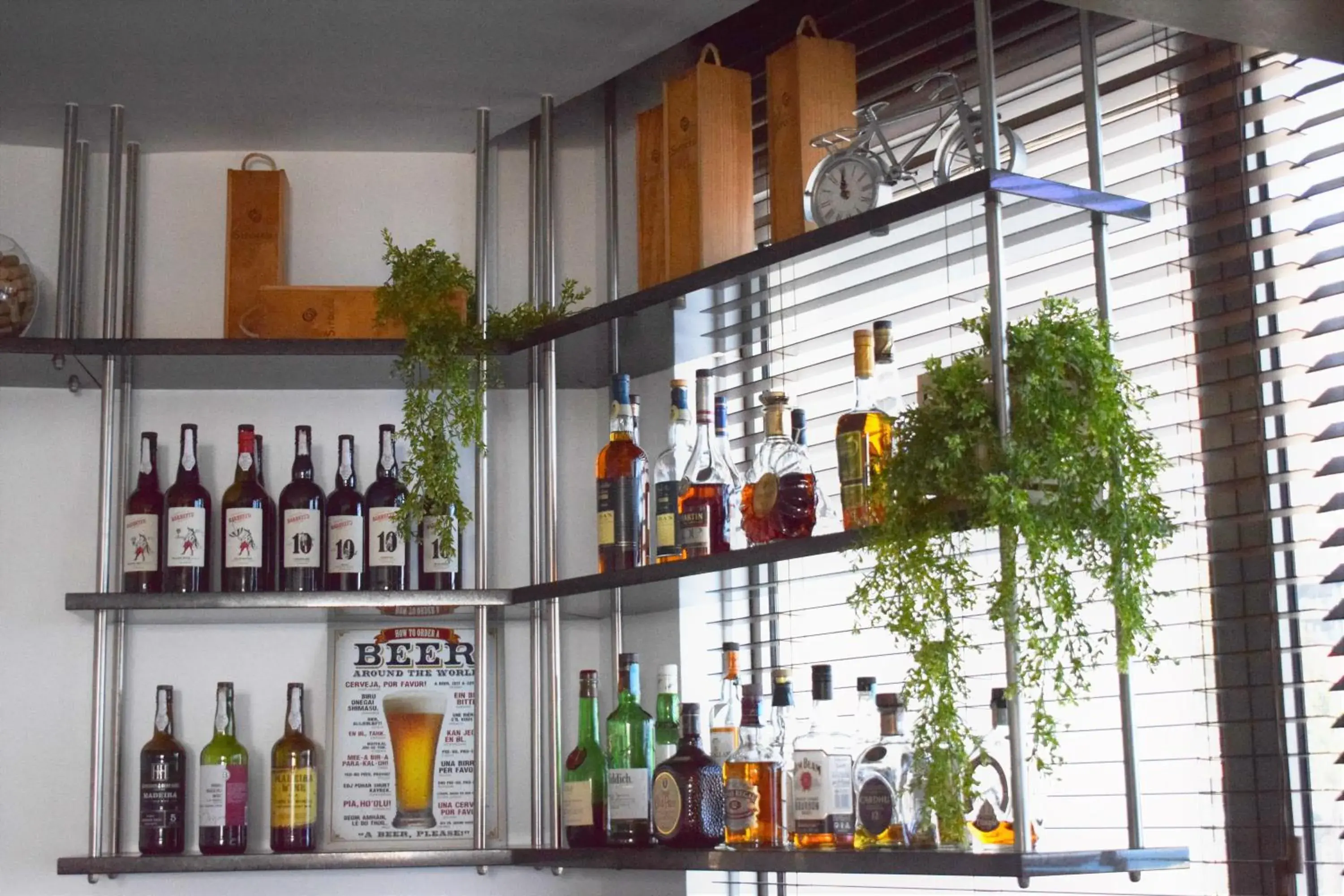 Lounge or bar in Madeira Regency Cliff - Adults Only Lounge or bar in Madeira Regency Cliff - Adults Only