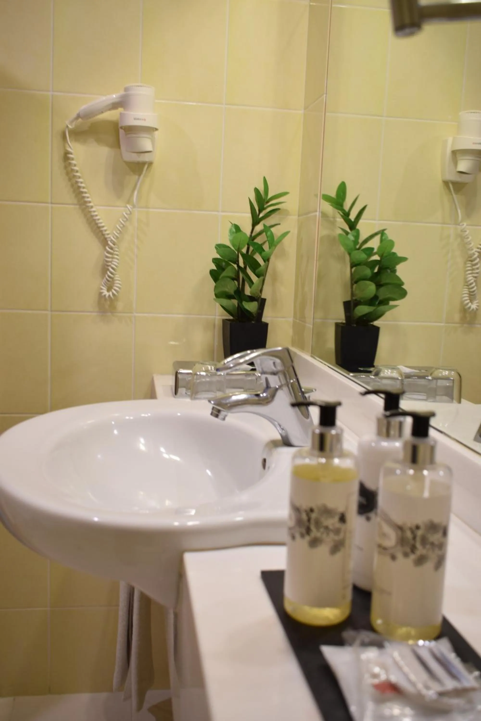 Bathroom in Madeira Regency Cliff - Adults Only