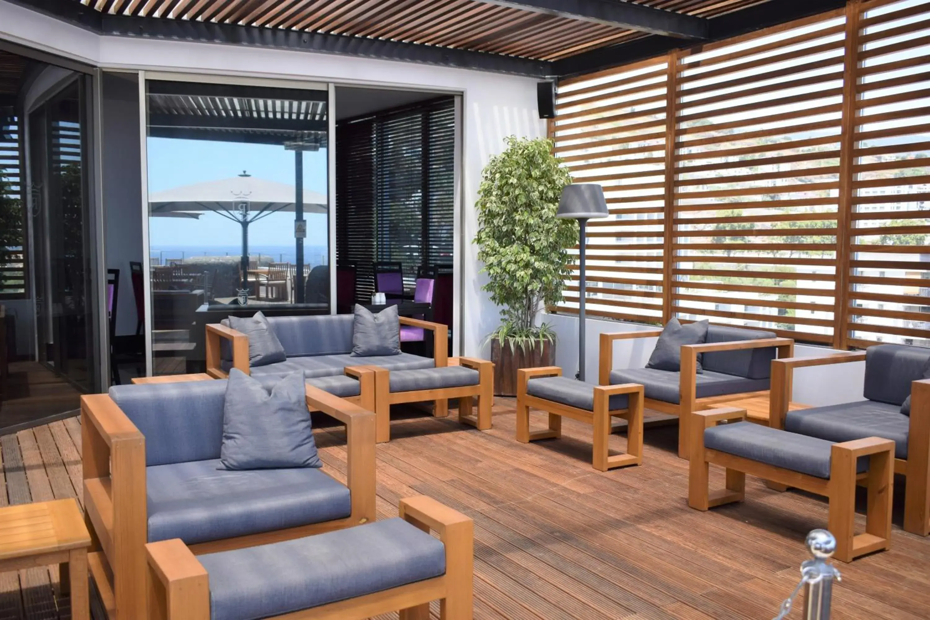 Lounge or bar in Madeira Regency Cliff - Adults Only Lounge or bar in Madeira Regency Cliff - Adults Only