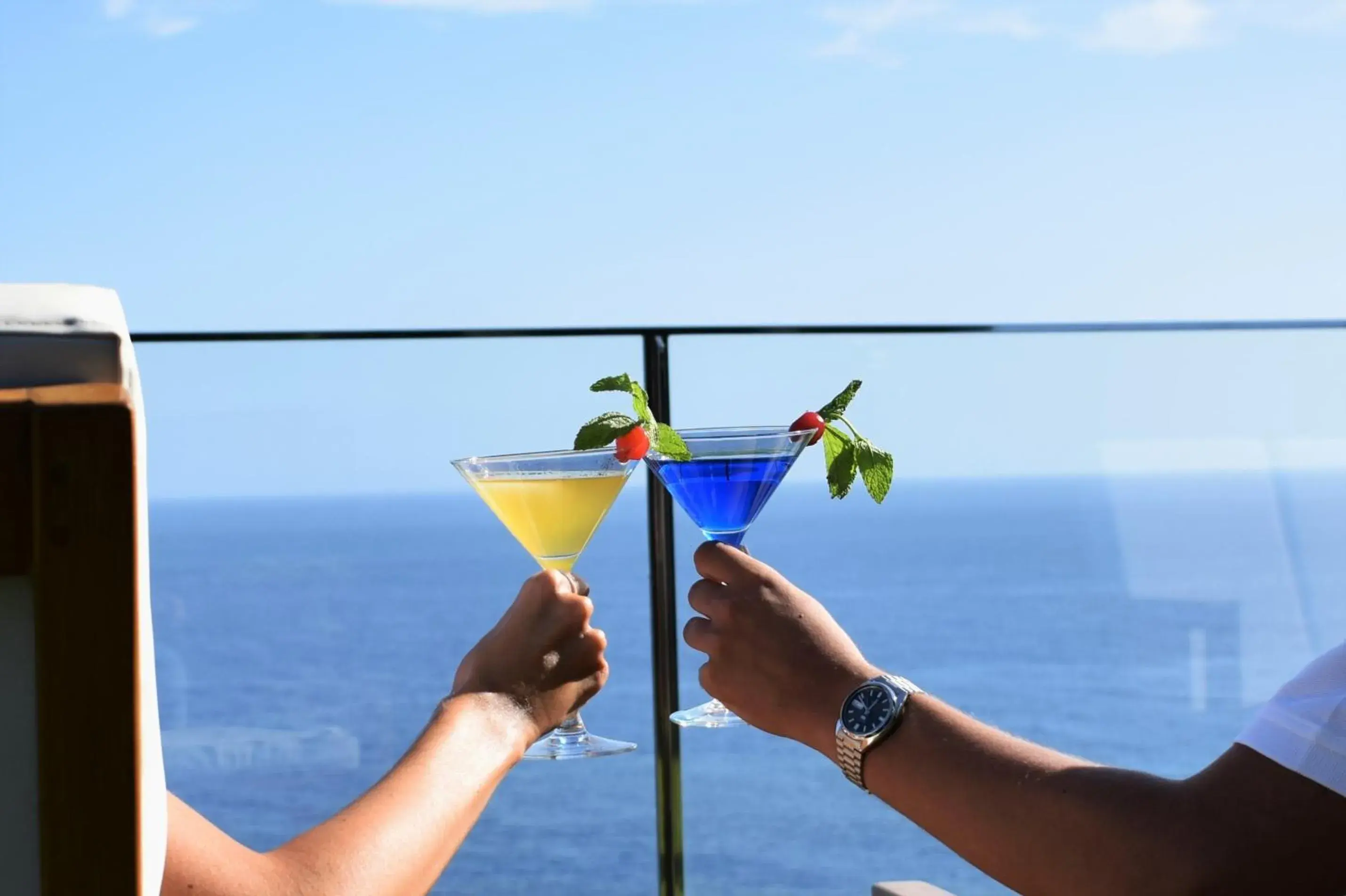 Lounge or bar in Madeira Regency Cliff - Adults Only Lounge or bar in Madeira Regency Cliff - Adults Only